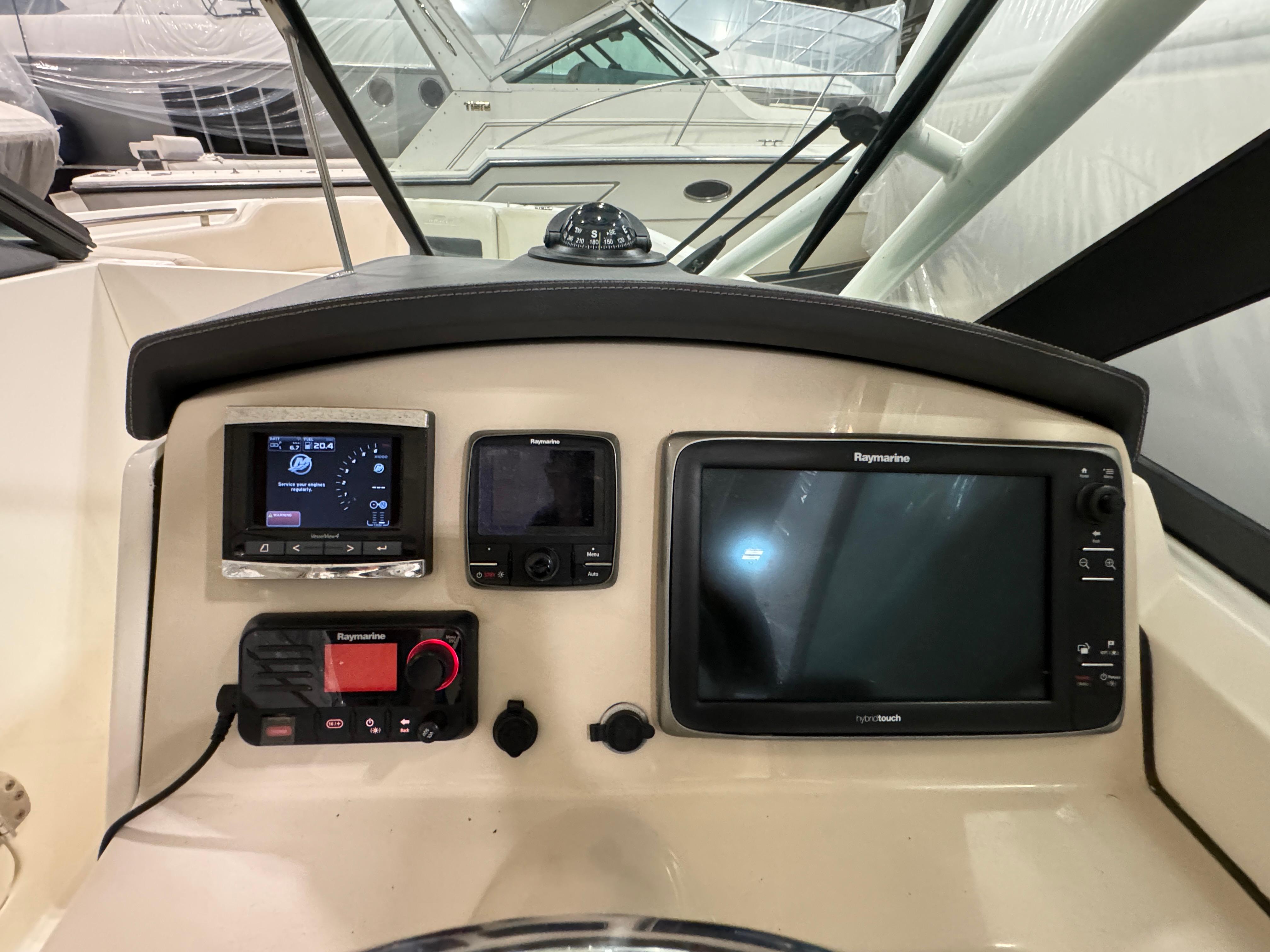 2016-boston-whaler-270-vantage-power-9738438-20250328123328284-1_XLARGE