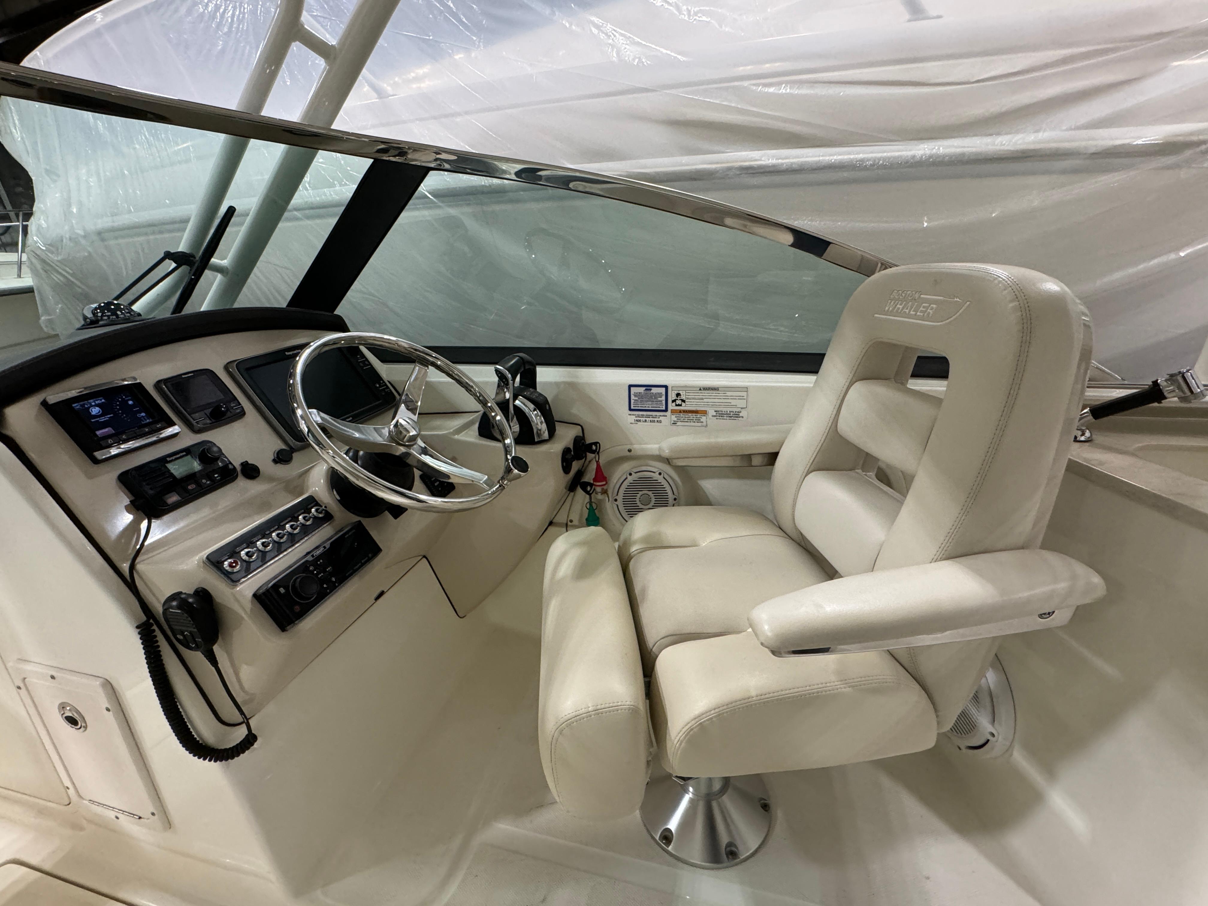 2016-boston-whaler-270-vantage-power-9738438-20250328123333306-1_XLARGE