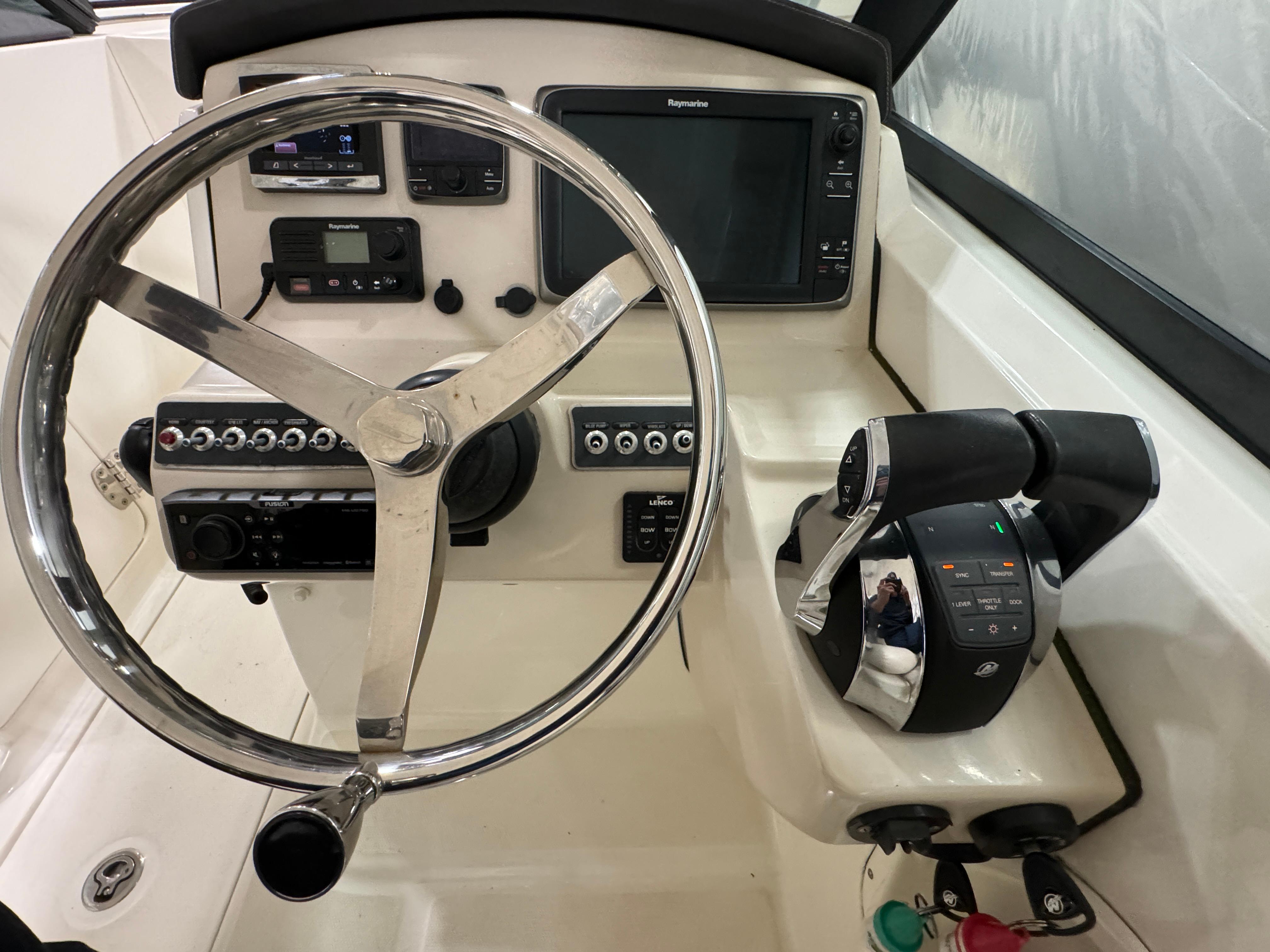 2016-boston-whaler-270-vantage-power-9738438-20250328123339249-1_XLARGE