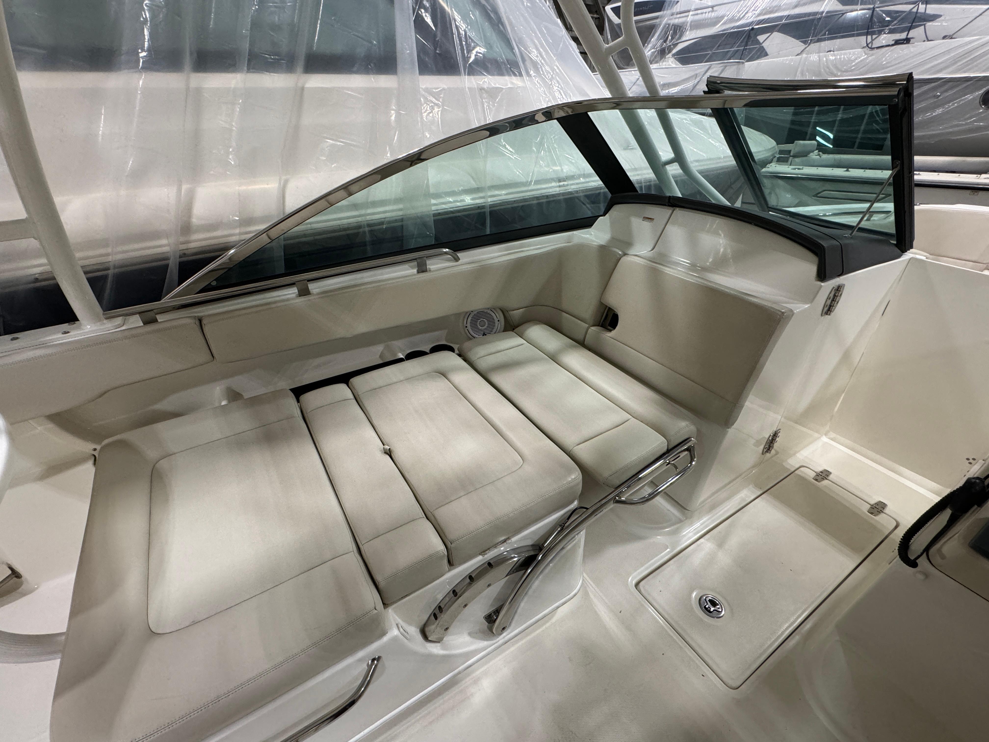 2016-boston-whaler-270-vantage-power-9738438-20250328123350737-1_XLARGE