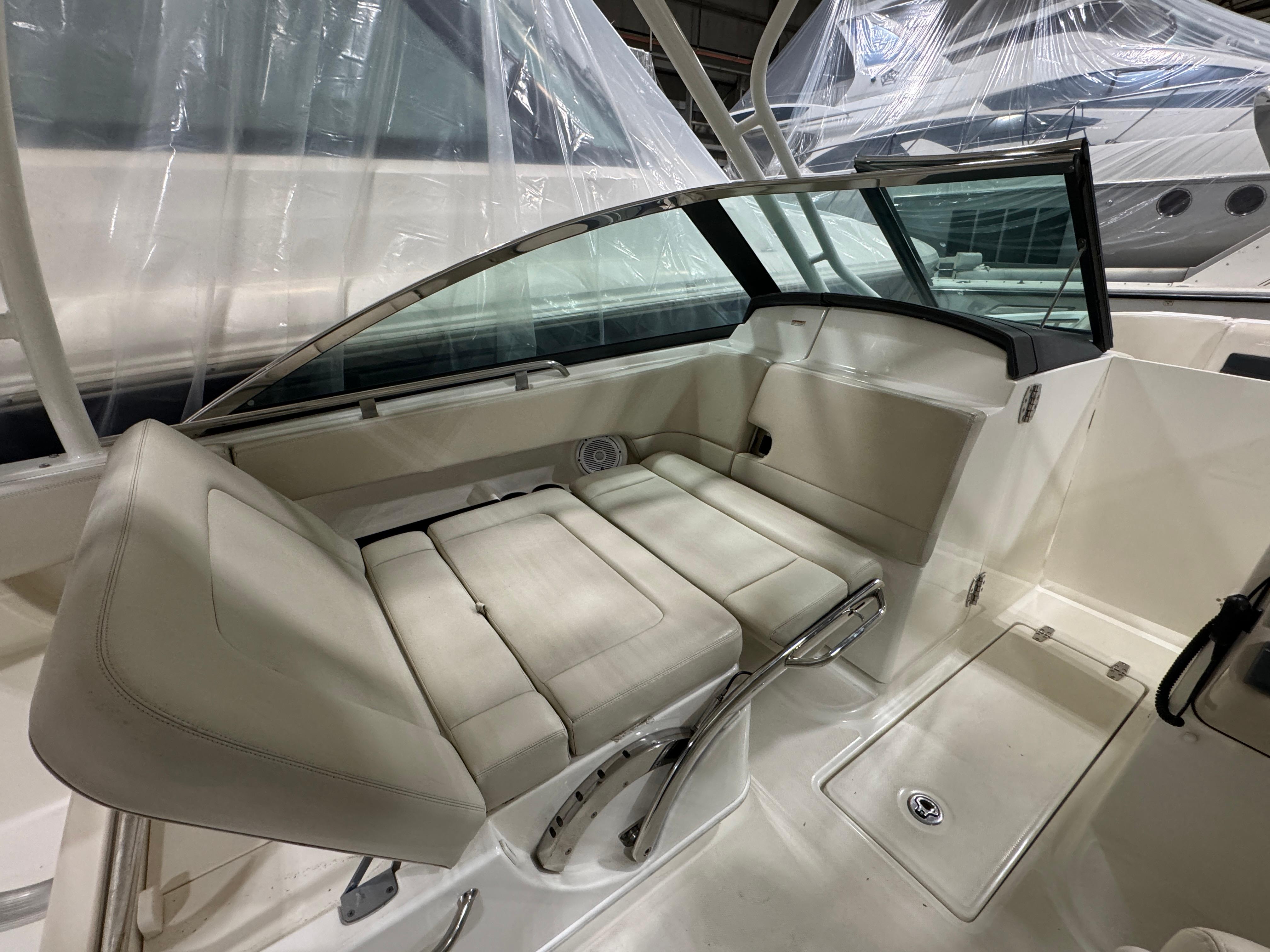 2016-boston-whaler-270-vantage-power-9738438-20250328123355856-1_XLARGE