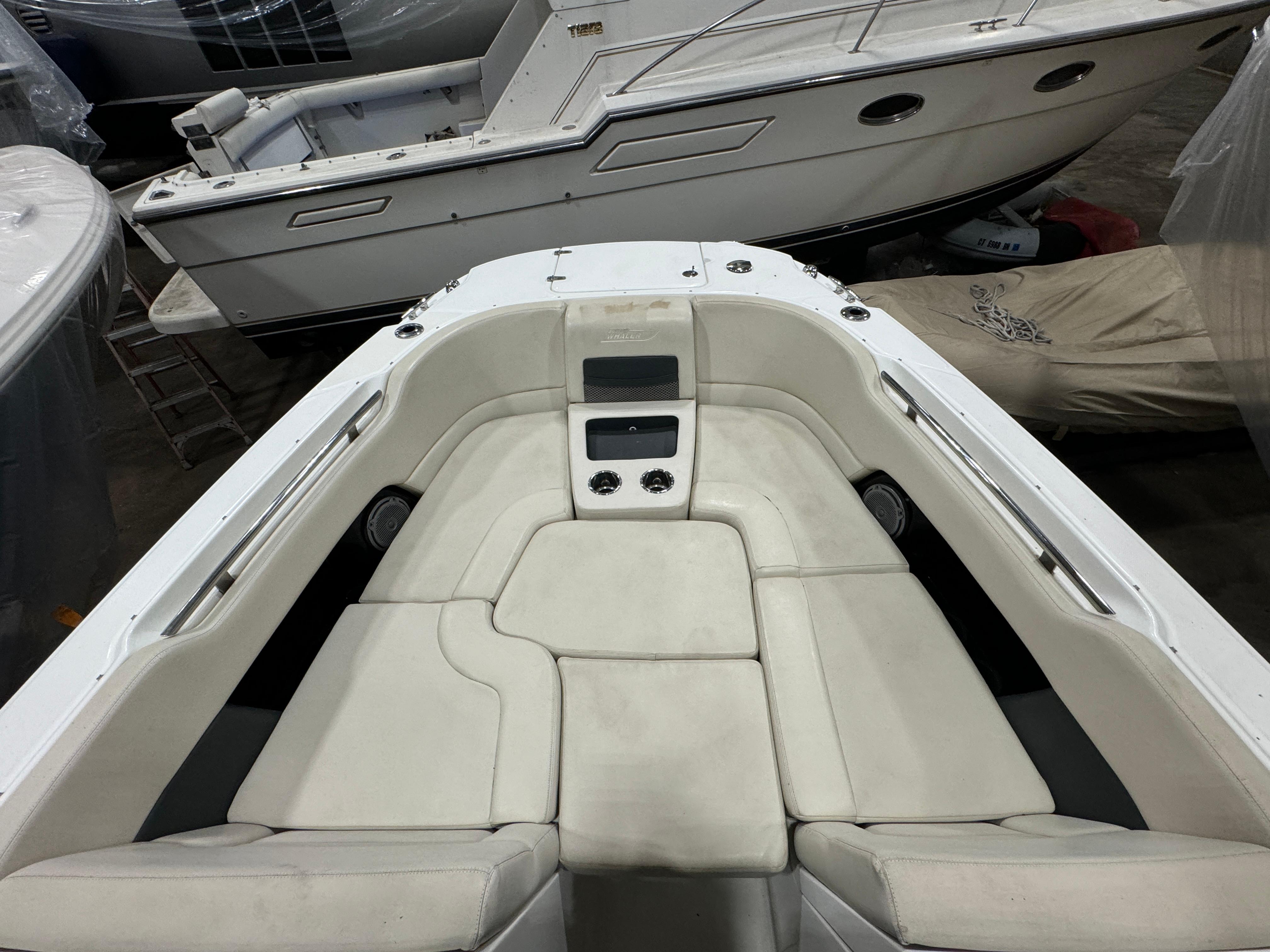 2016-boston-whaler-270-vantage-power-9738438-20250328123404085-1_XLARGE