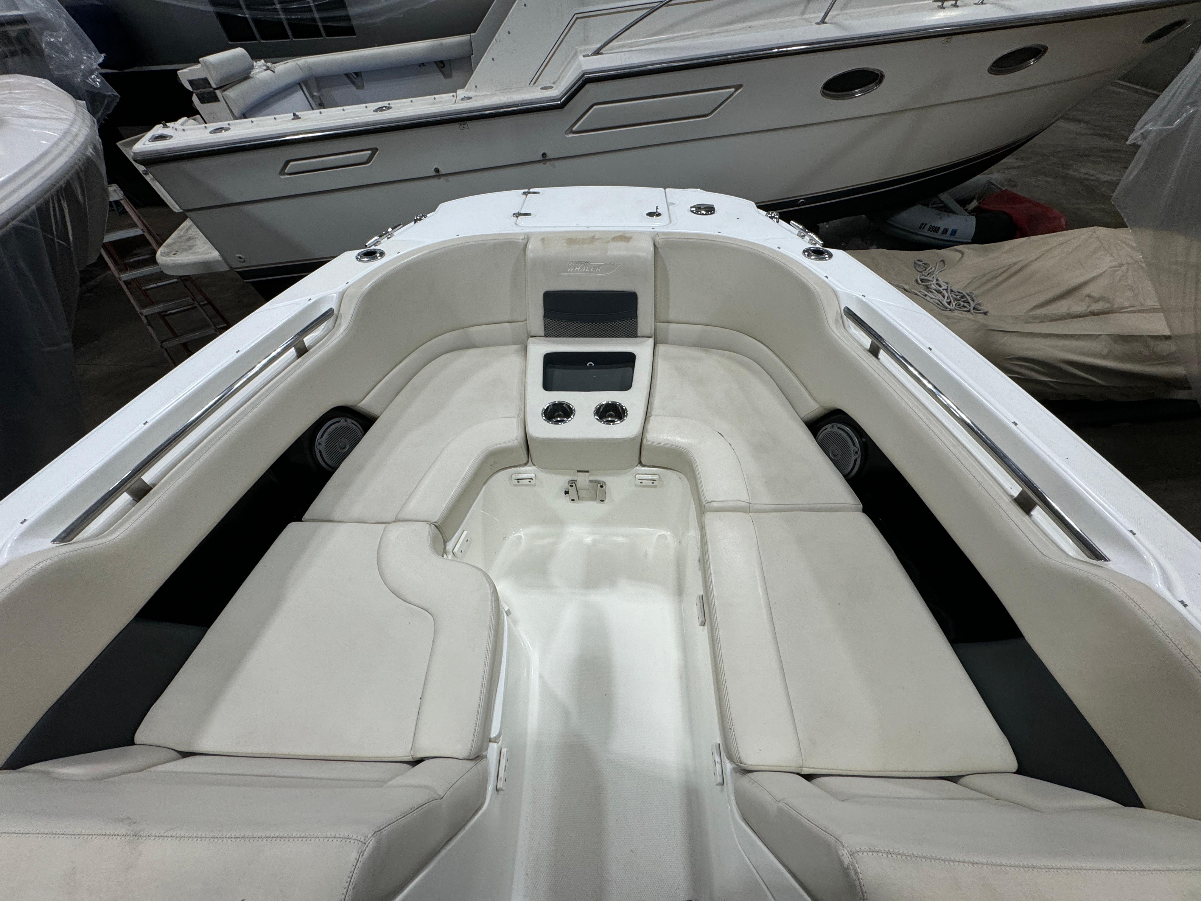 2016-boston-whaler-270-vantage-power-9738438-20250328123410153-1_XLARGE