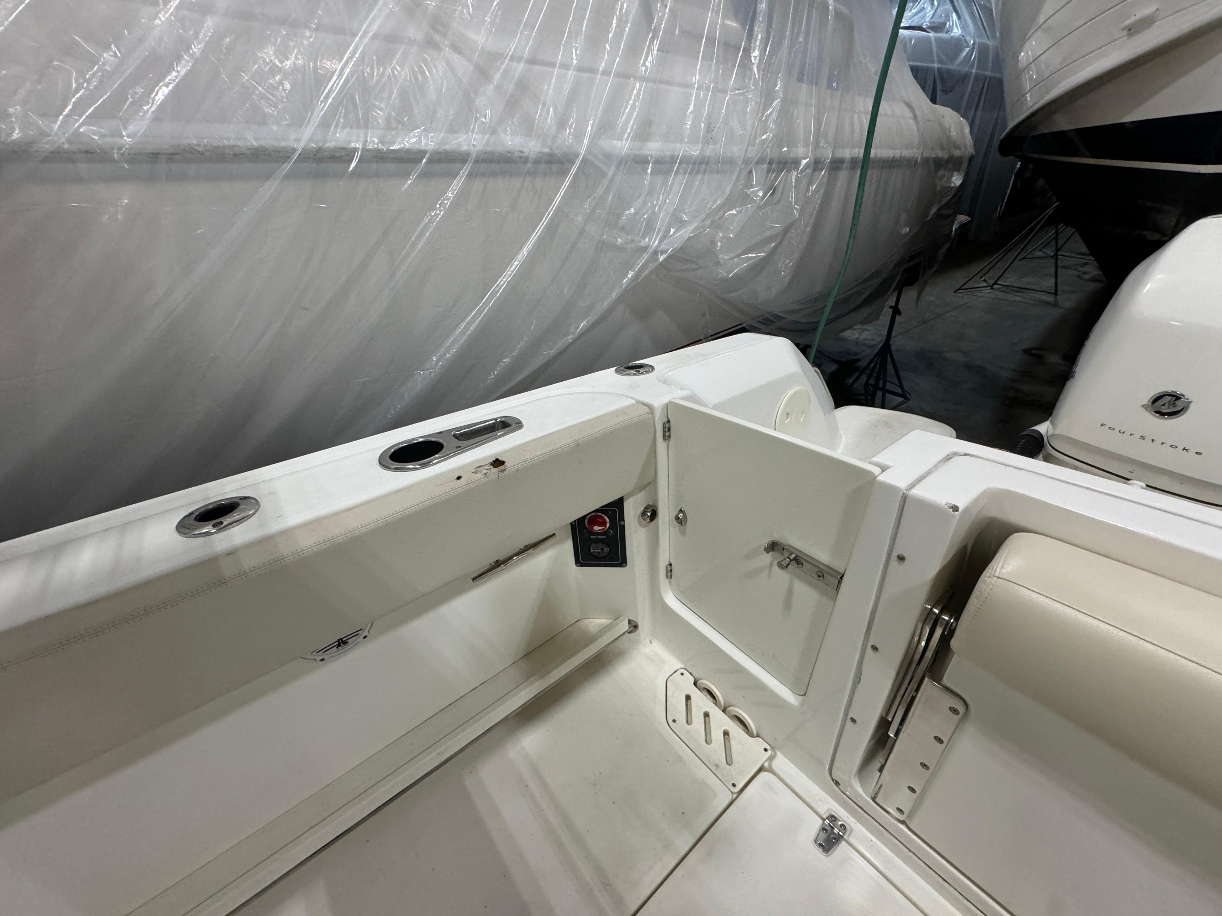 2016-boston-whaler-270-vantage-power-9738438-20250328123425927-1_XLARGE