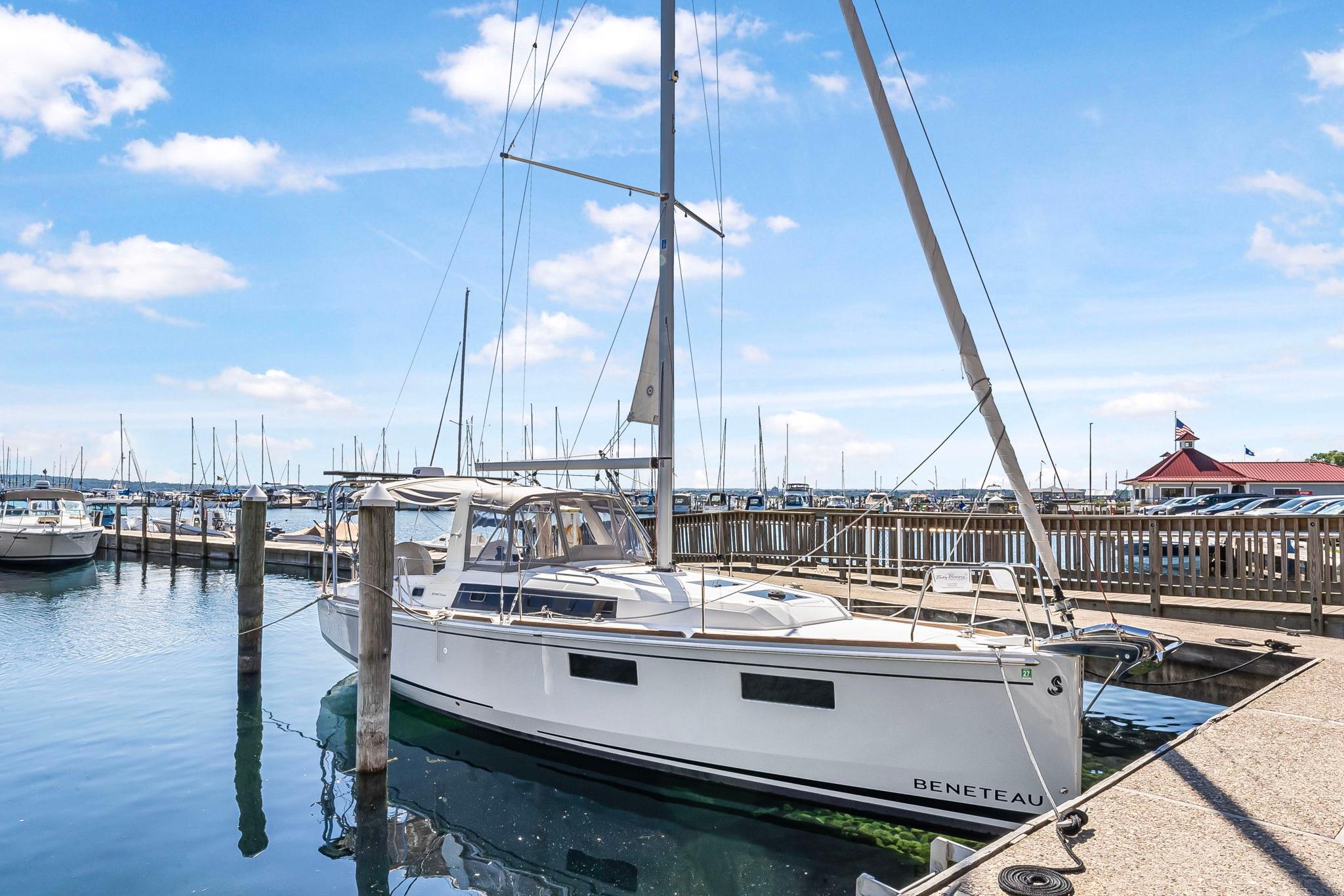 35' Beneteau 2021