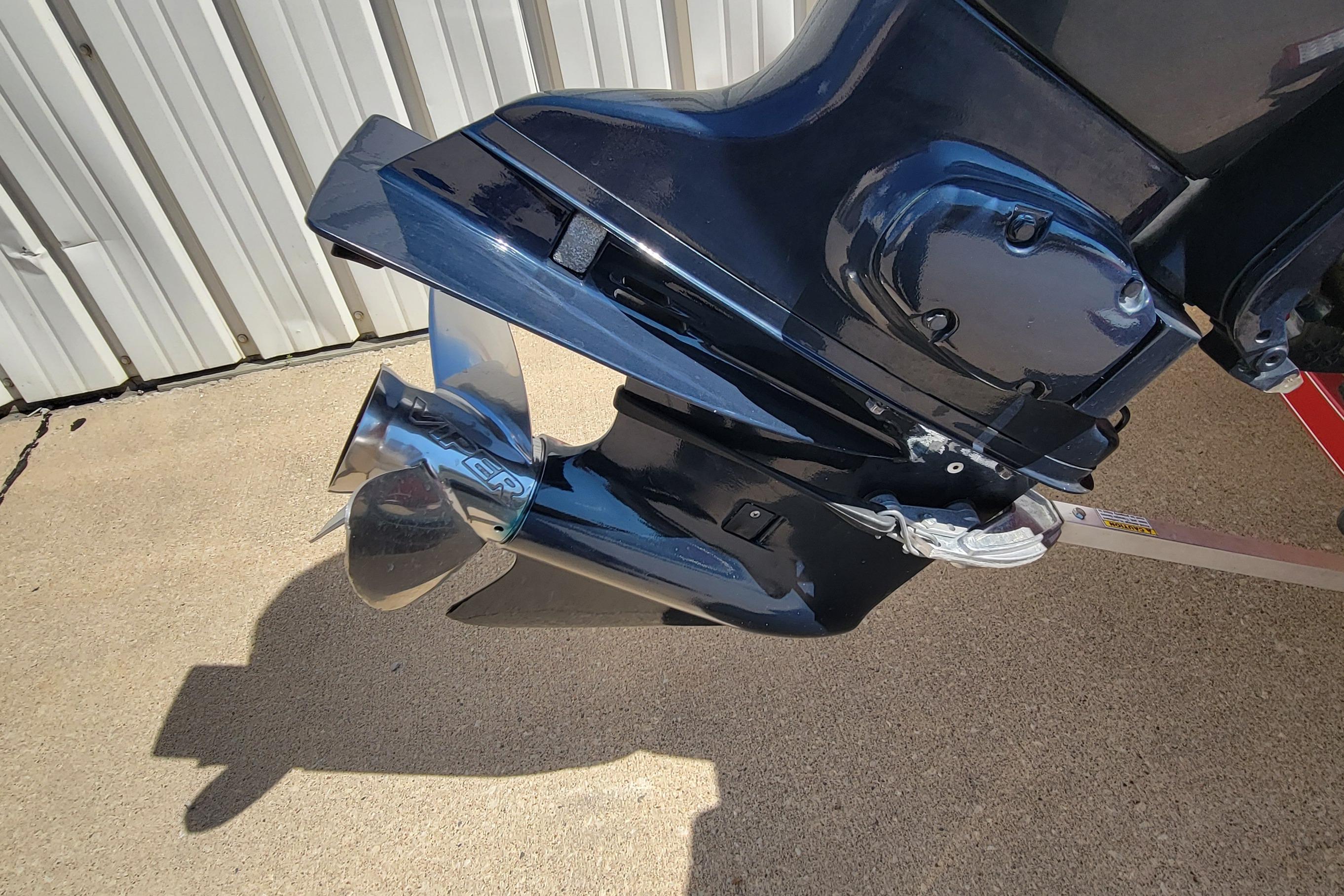 Outboard motor of a 2000 Nitro 640LX boat, featuring a shiny propeller.