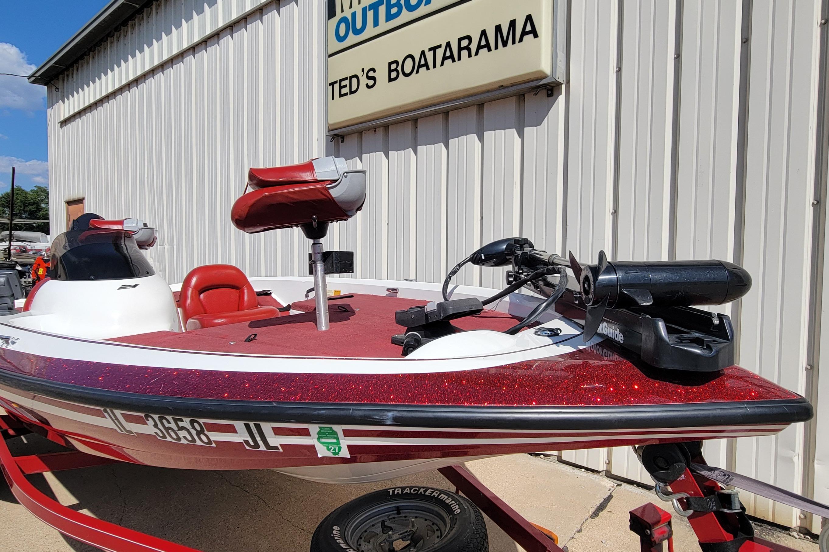 2000 Nitro 640LX boat with red accents at Ted's Boatarama dealership.