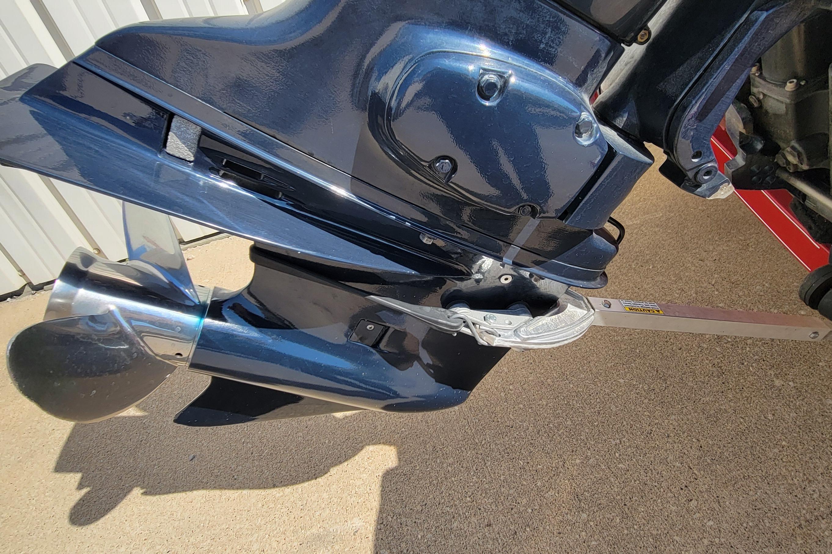 Outboard motor of a 2000 Nitro 640LX boat, showcasing propeller and lower unit.