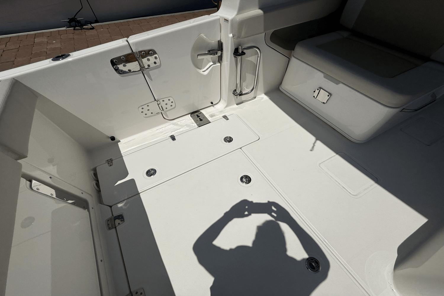 2024-boston-whaler-280-vantage-power-9818451-980077469-0-290520251012-28