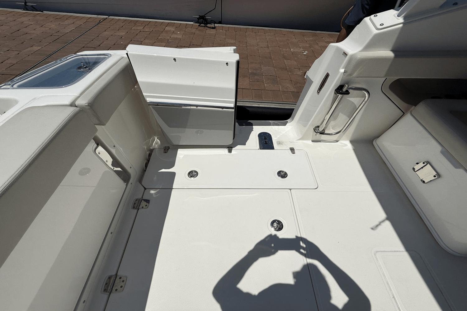 2024-boston-whaler-280-vantage-power-9818451-980077489-0-290520251012-29