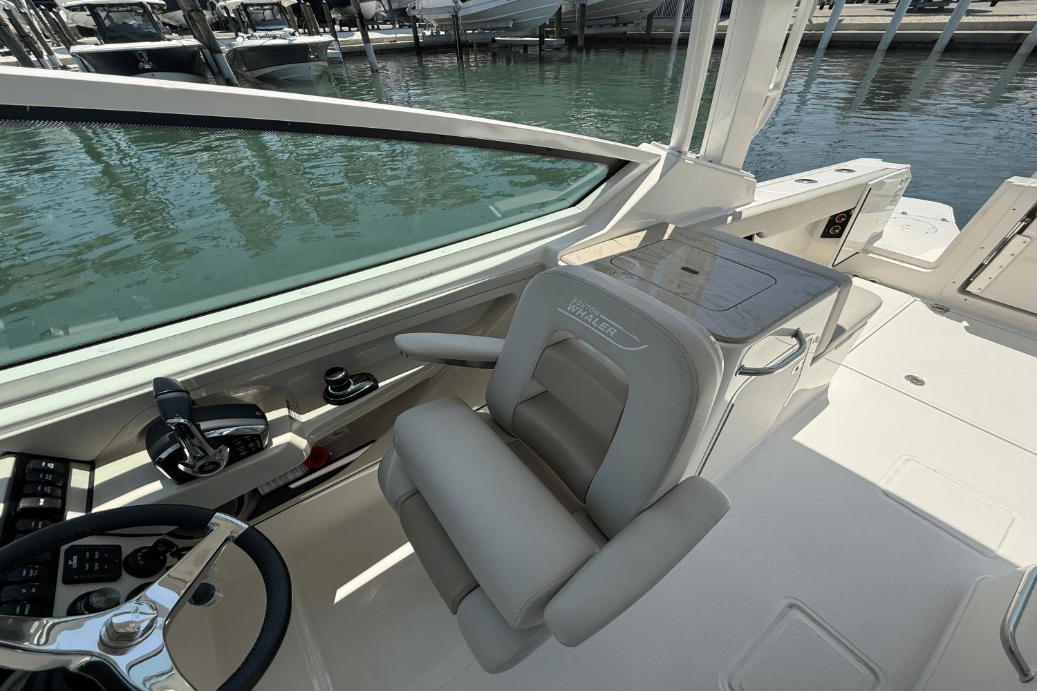 2024-boston-whaler-280-vantage-power-9818451-980077490-0-290520251011-25