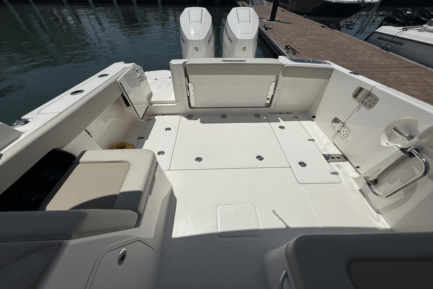 2024-boston-whaler-280-vantage-power-9818451-980077492-0-290520251012-26