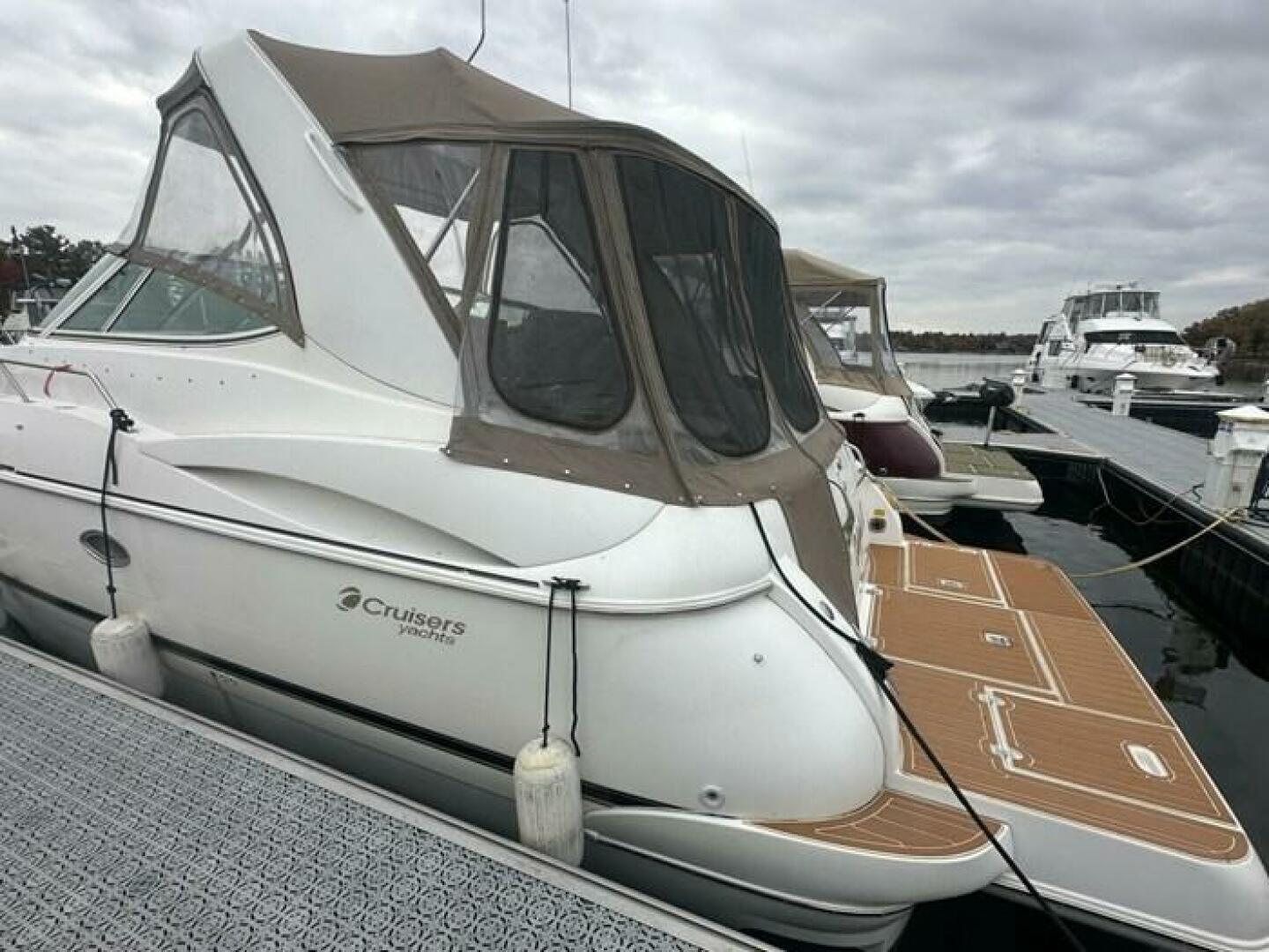 2001-cruisers-yachts-3672-express-power-9808465-20250523140250124-1_XLARGE