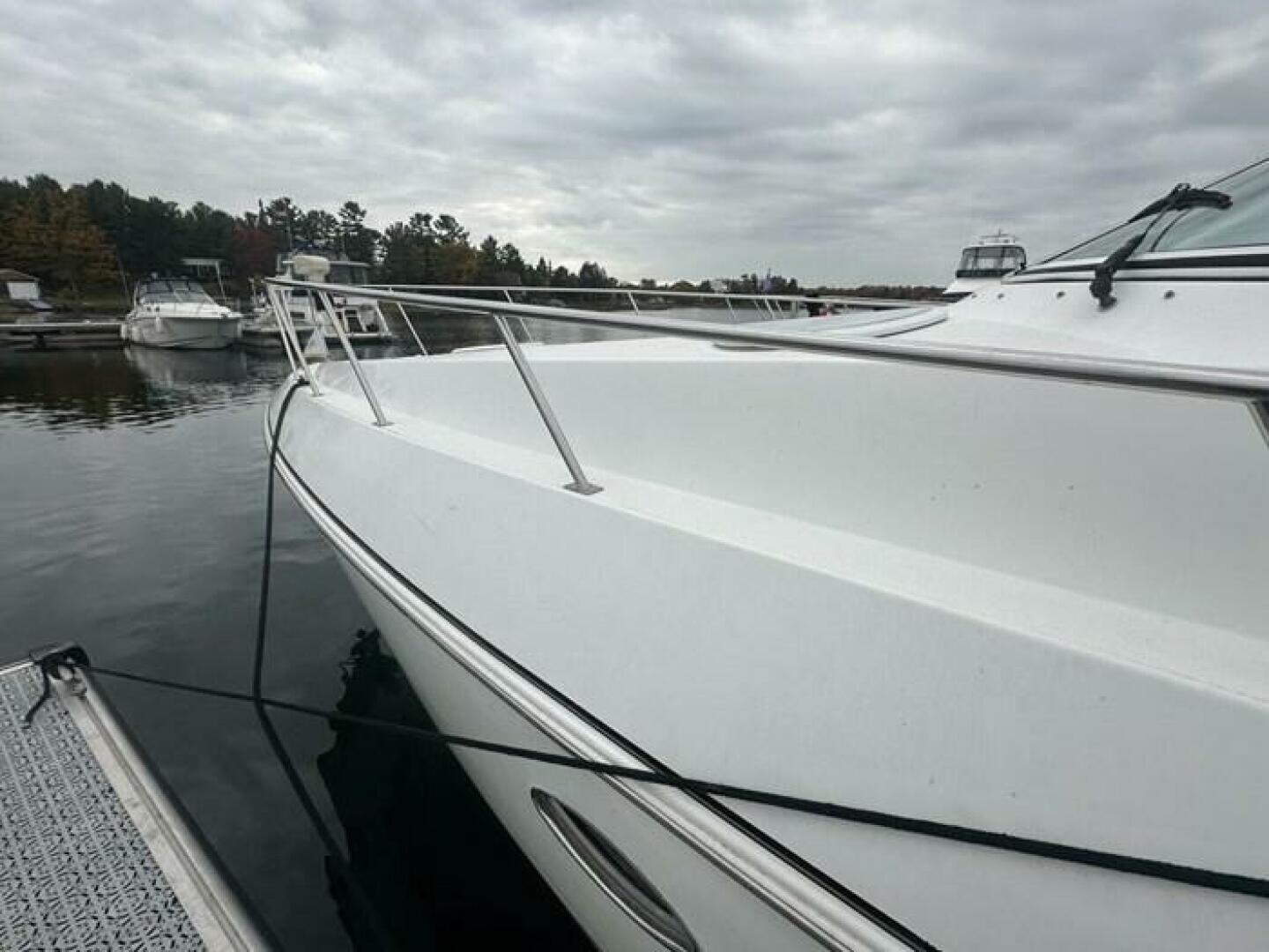 2001-cruisers-yachts-3672-express-power-9808465-20250523140259031-1_XLARGE