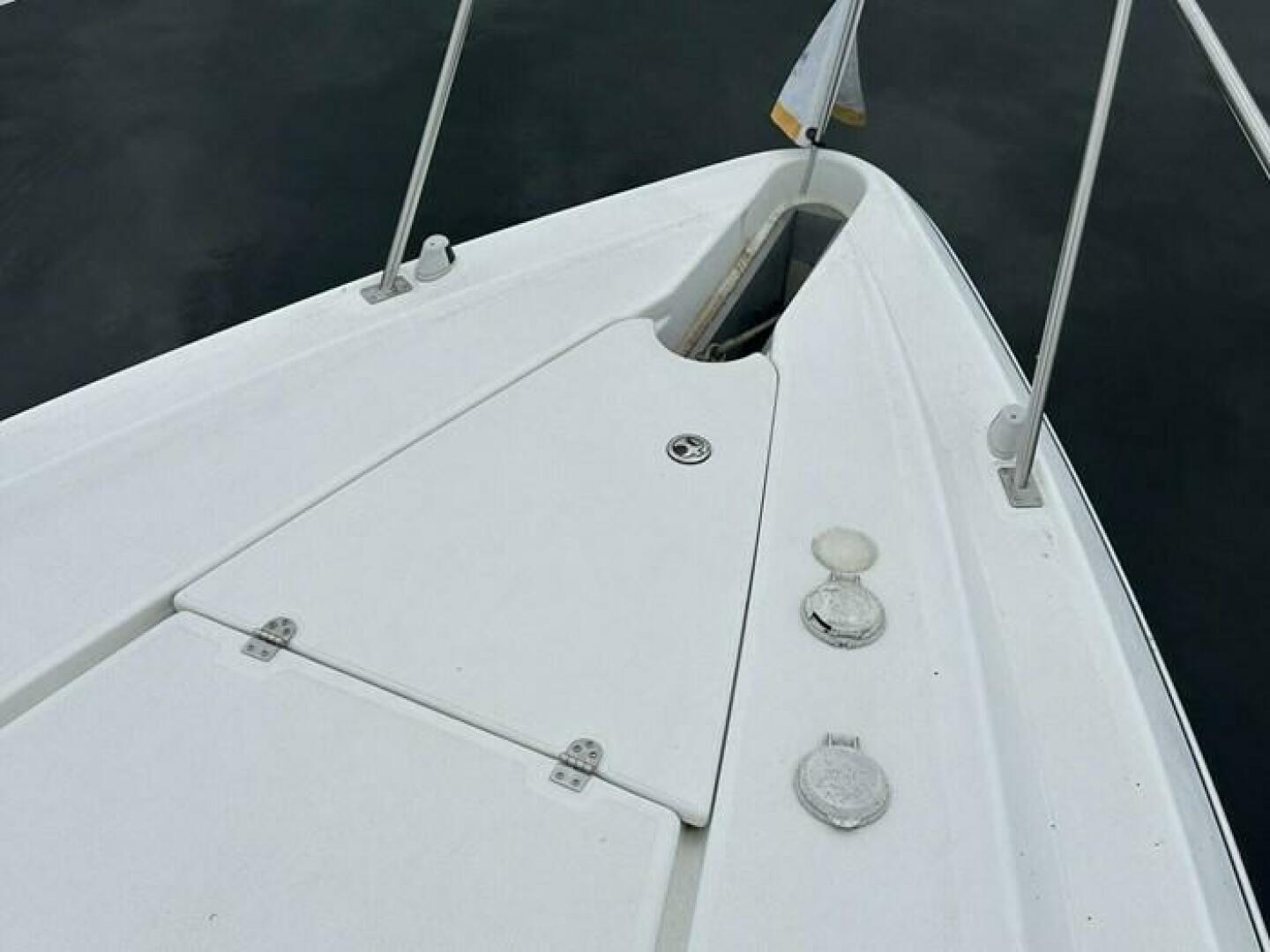 2001-cruisers-yachts-3672-express-power-9808465-20250523140306992-1_XLARGE