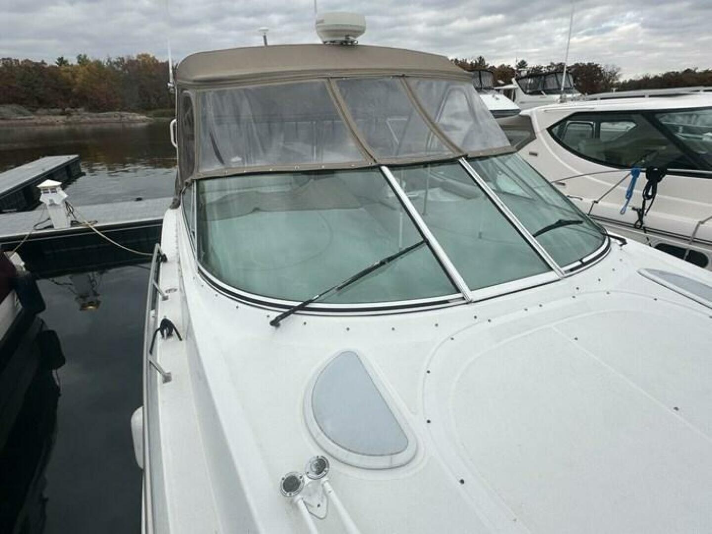 2001-cruisers-yachts-3672-express-power-9808465-20250523140310029-1_XLARGE