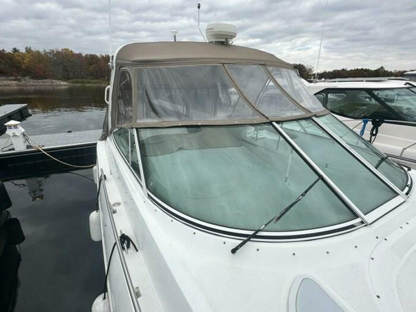 2001-cruisers-yachts-3672-express-power-9808465-20250523140312042-1_XLARGE