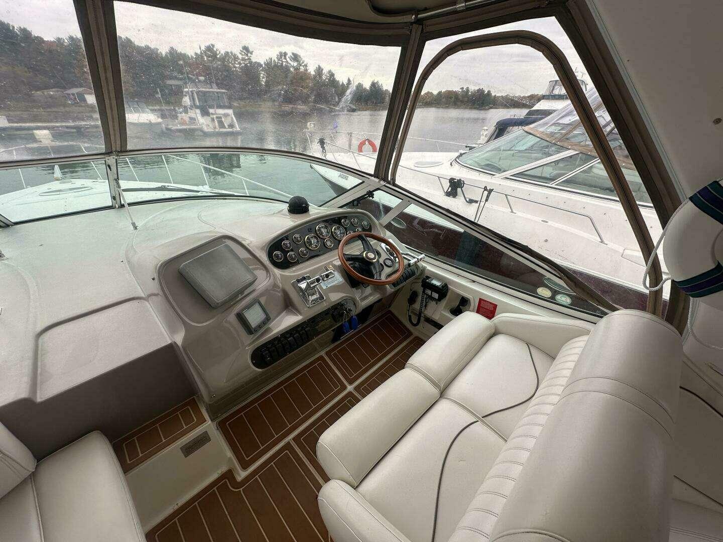 2001-cruisers-yachts-3672-express-power-9808465-20250523140323169-1_XLARGE