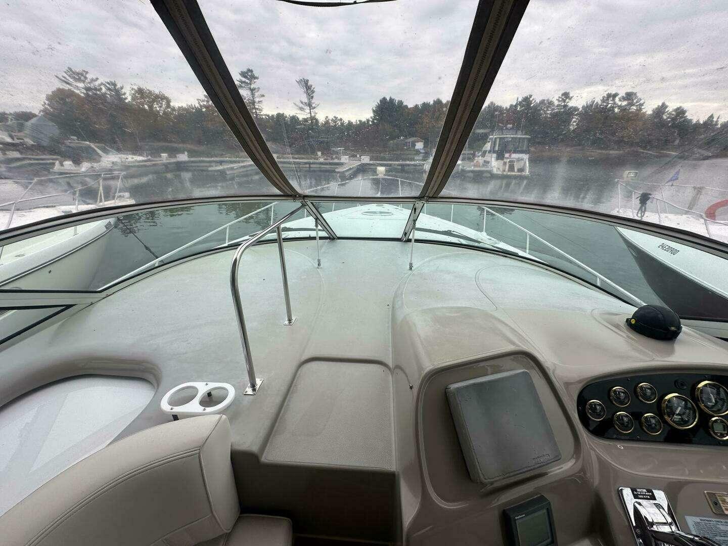 2001-cruisers-yachts-3672-express-power-9808465-20250523140325111-1_XLARGE