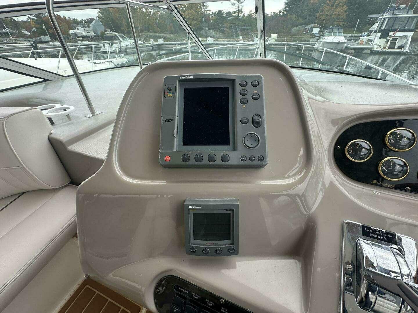 2001-cruisers-yachts-3672-express-power-9808465-20250523140330159-1_XLARGE