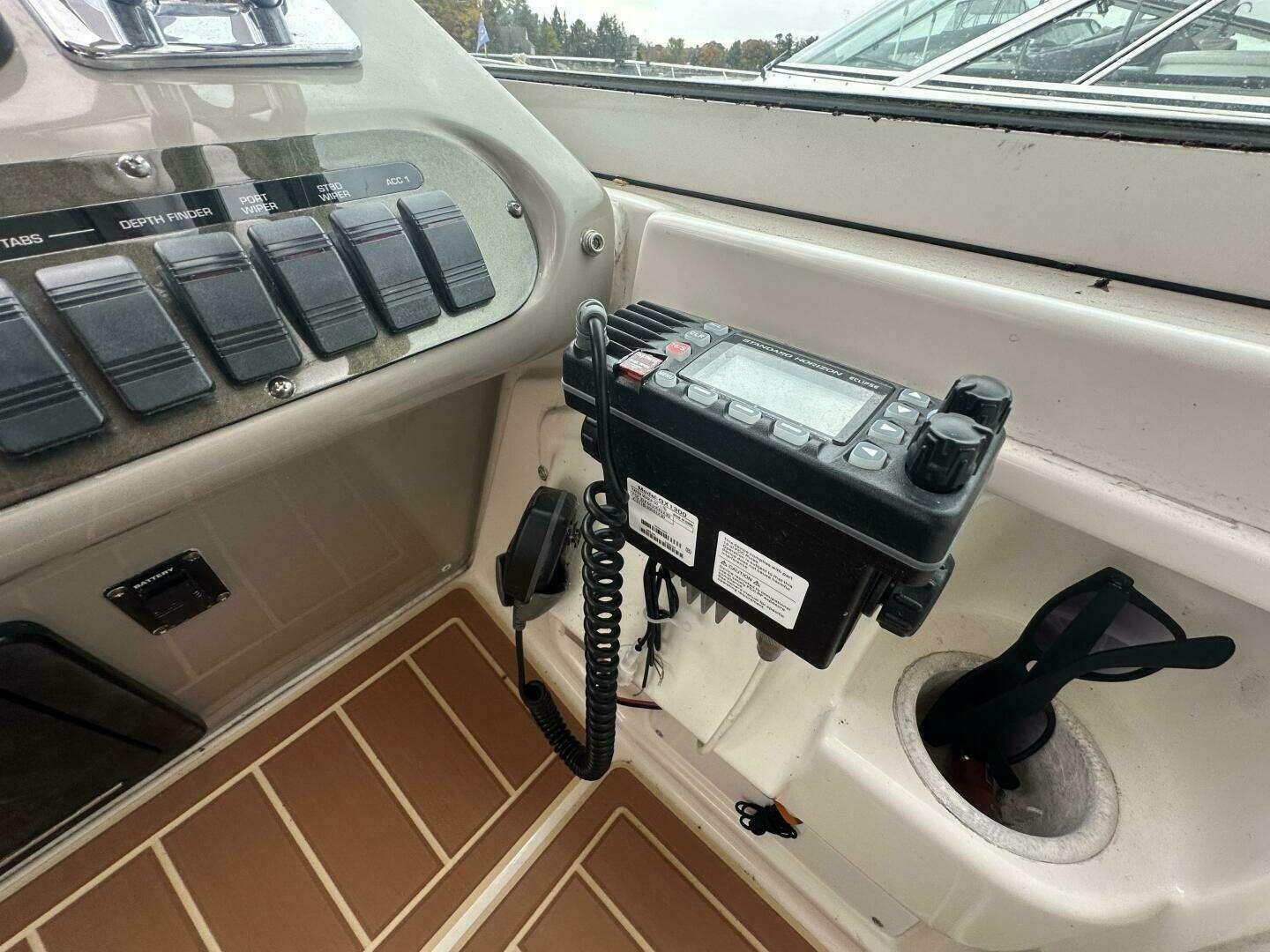 2001-cruisers-yachts-3672-express-power-9808465-20250523140334086-1_XLARGE