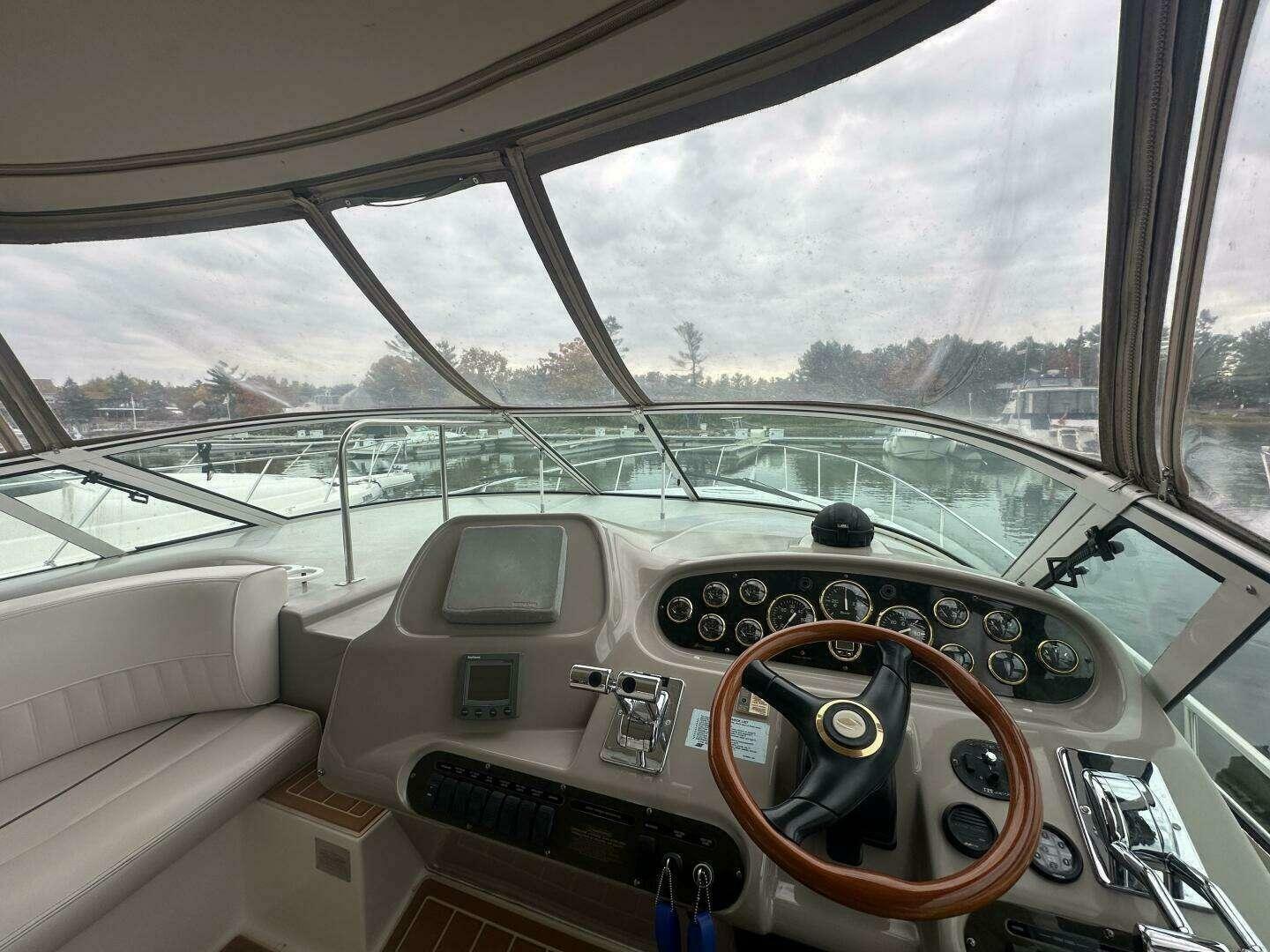 2001-cruisers-yachts-3672-express-power-9808465-20250523140336133-1_XLARGE