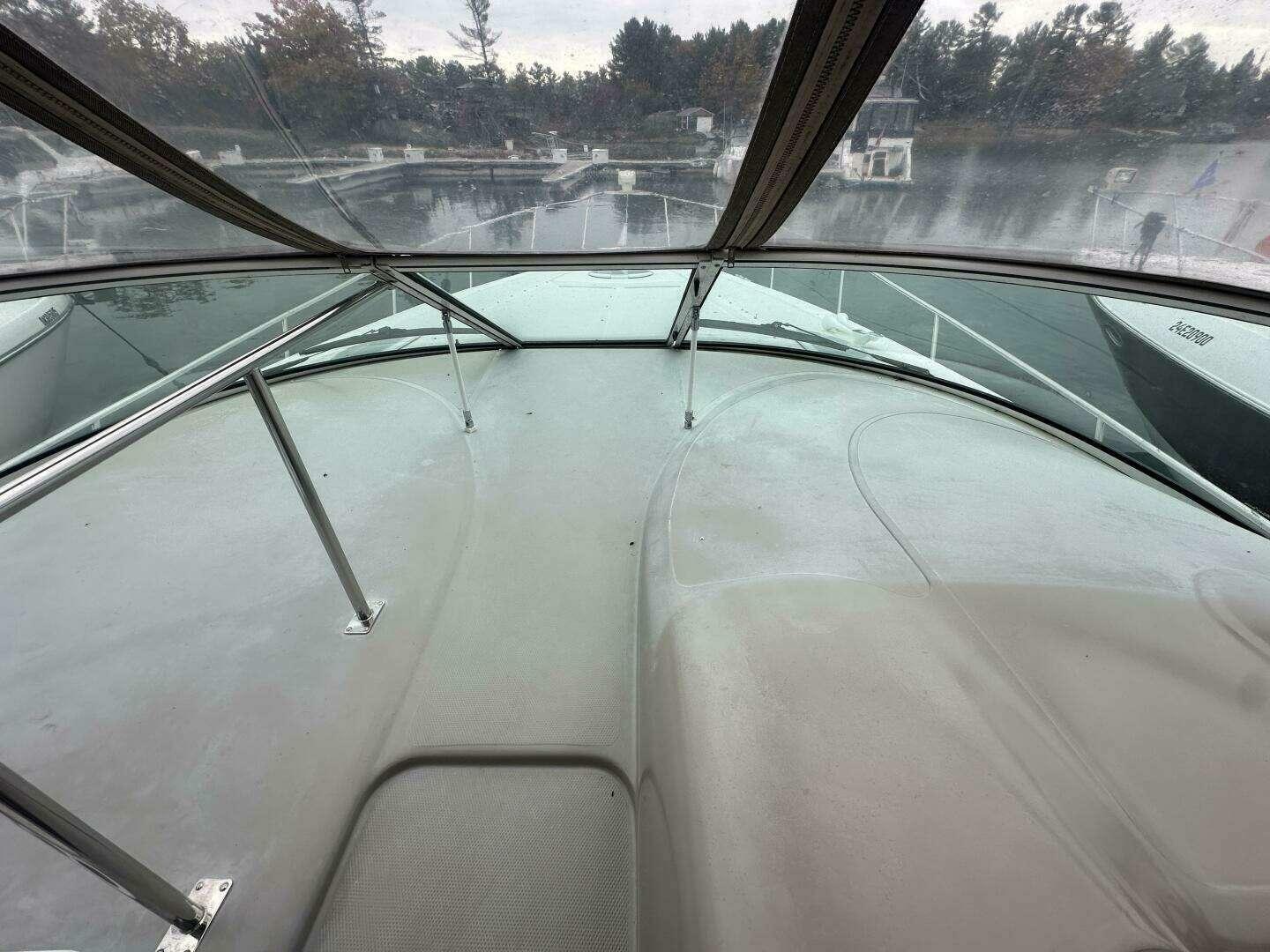 2001-cruisers-yachts-3672-express-power-9808465-20250523140339066-1_XLARGE