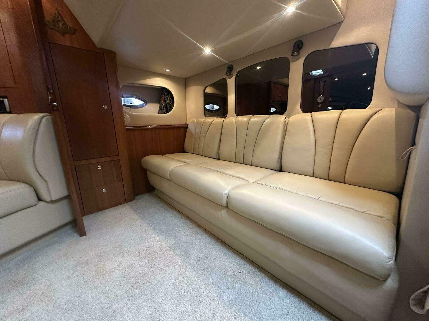 2001-cruisers-yachts-3672-express-power-9808465-20250523140358083-1_XLARGE