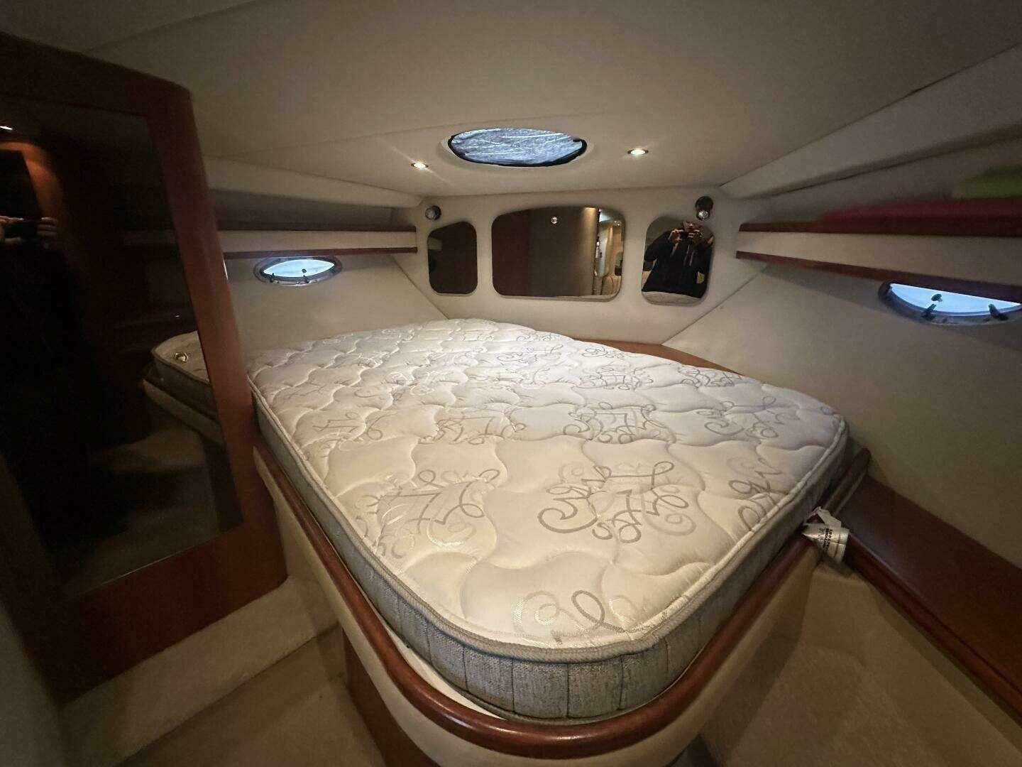 2001-cruisers-yachts-3672-express-power-9808465-20250523140403862-1_XLARGE