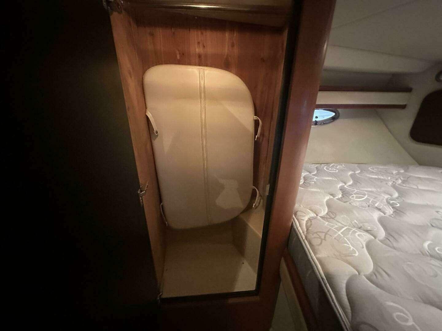 2001-cruisers-yachts-3672-express-power-9808465-20250523140406801-1_XLARGE