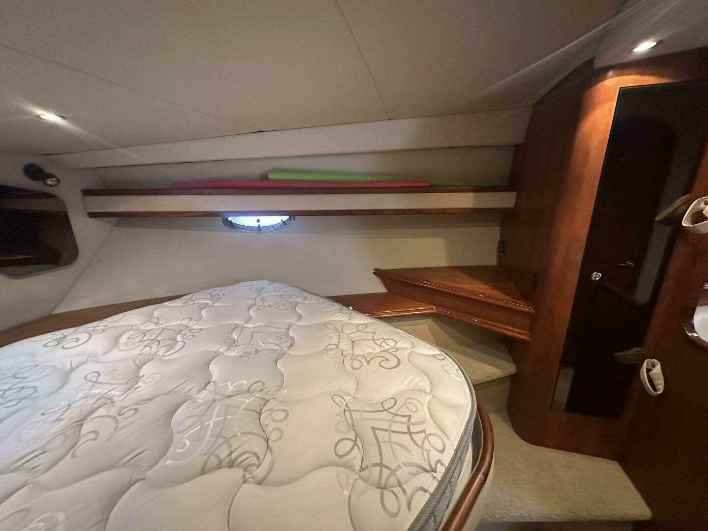 2001-cruisers-yachts-3672-express-power-9808465-20250523140407884-1_XLARGE