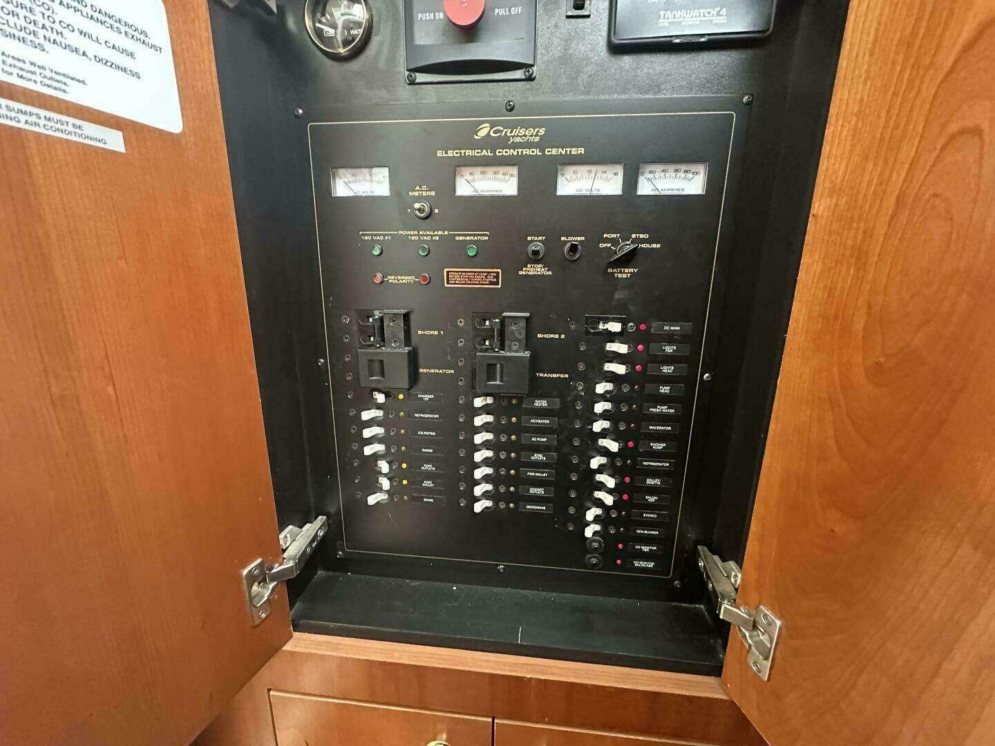 2001-cruisers-yachts-3672-express-power-9808465-20250523140412975-1_XLARGE