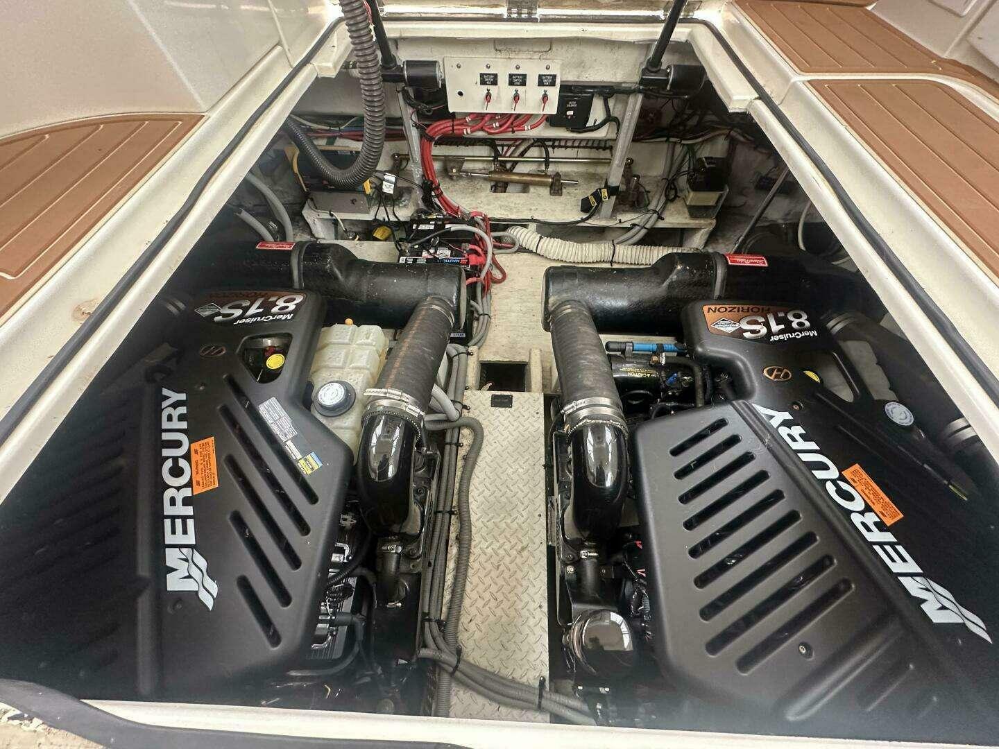 2001-cruisers-yachts-3672-express-power-9808465-20250523140416999-1_XLARGE