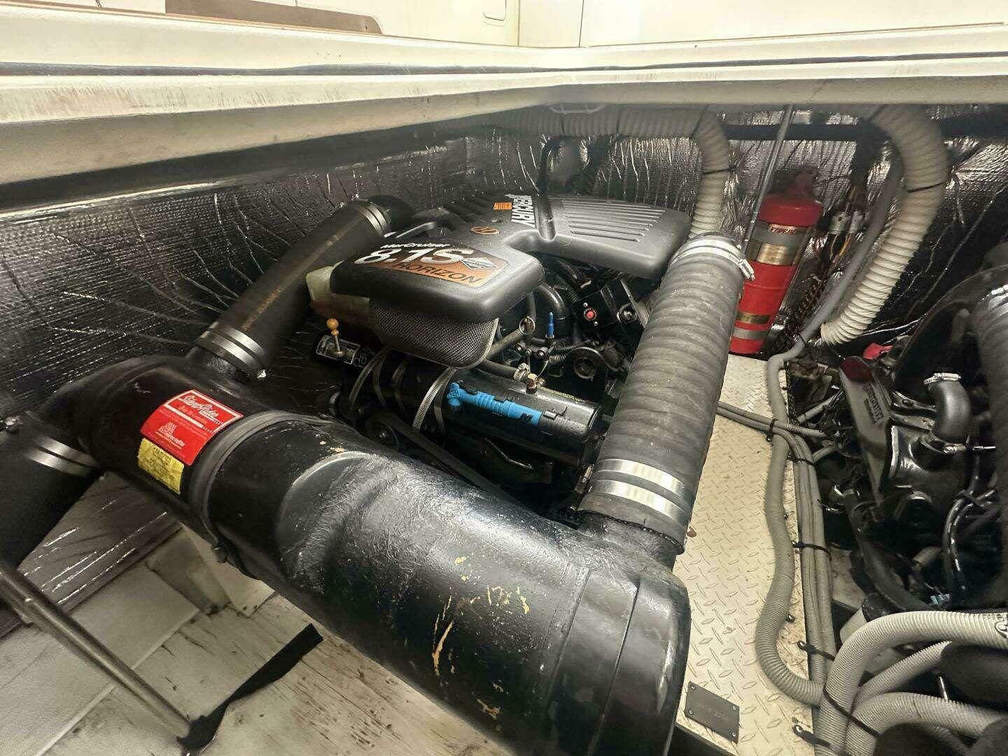 2001-cruisers-yachts-3672-express-power-9808465-20250523140434119-1_XLARGE