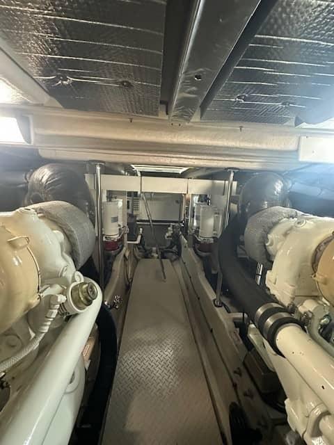 2005-sea-ray-550-sedan-bridge-power-9808468-979701866-0-270520250541-18