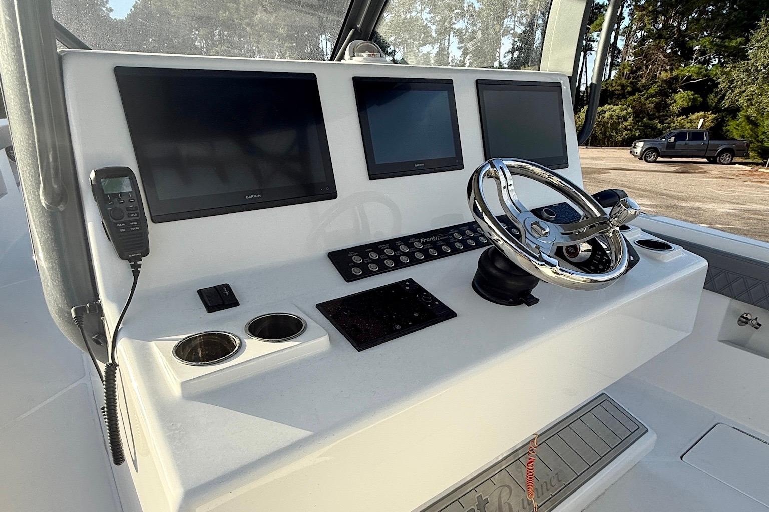 2024 Front Runner 39 Center Console - Image 12