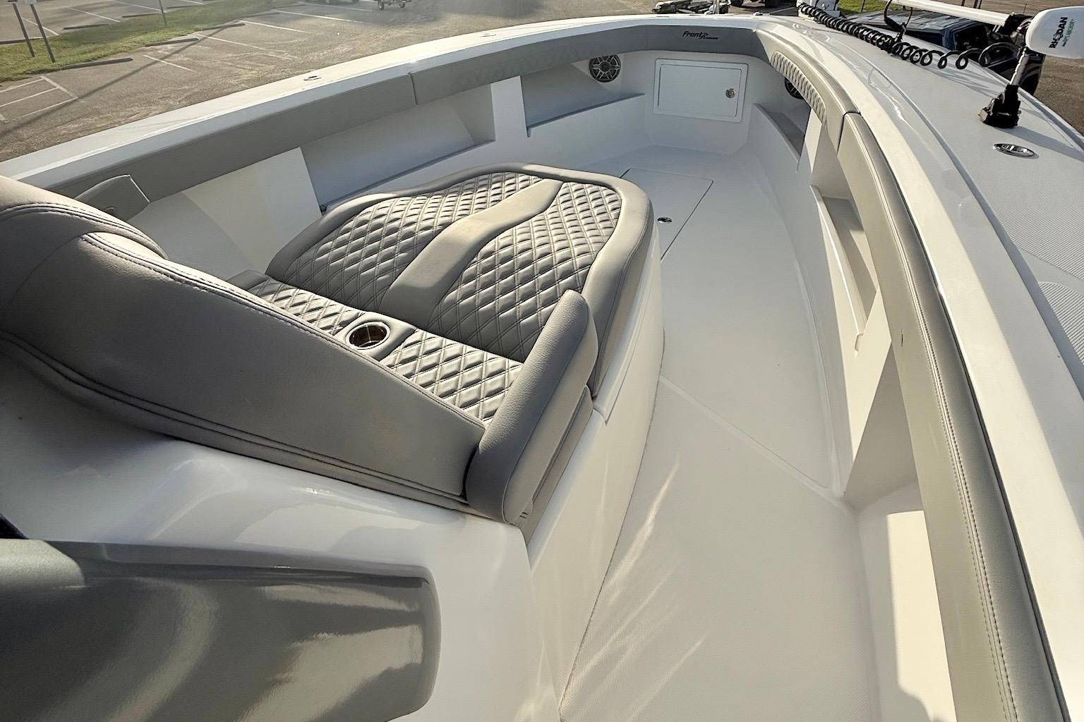 2024 Front Runner 39 Center Console - Image 13