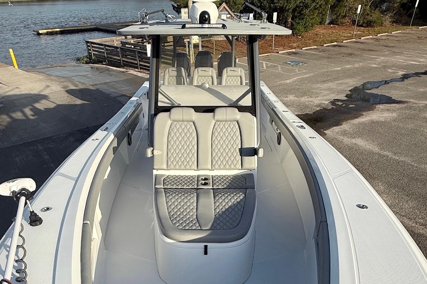 2024 Front Runner 39 Center Console - Image 15