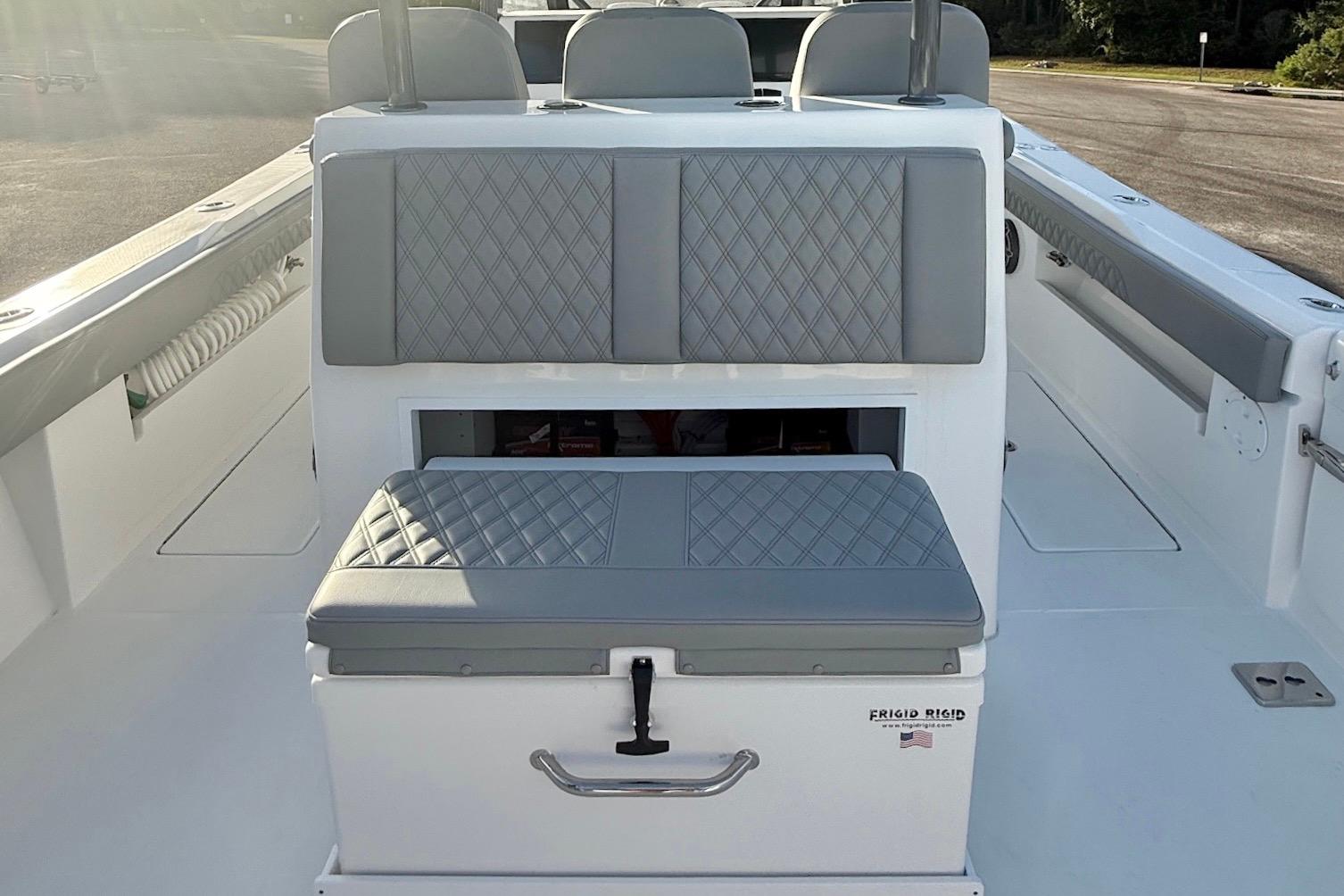 2024 Front Runner 39 Center Console - Image 16