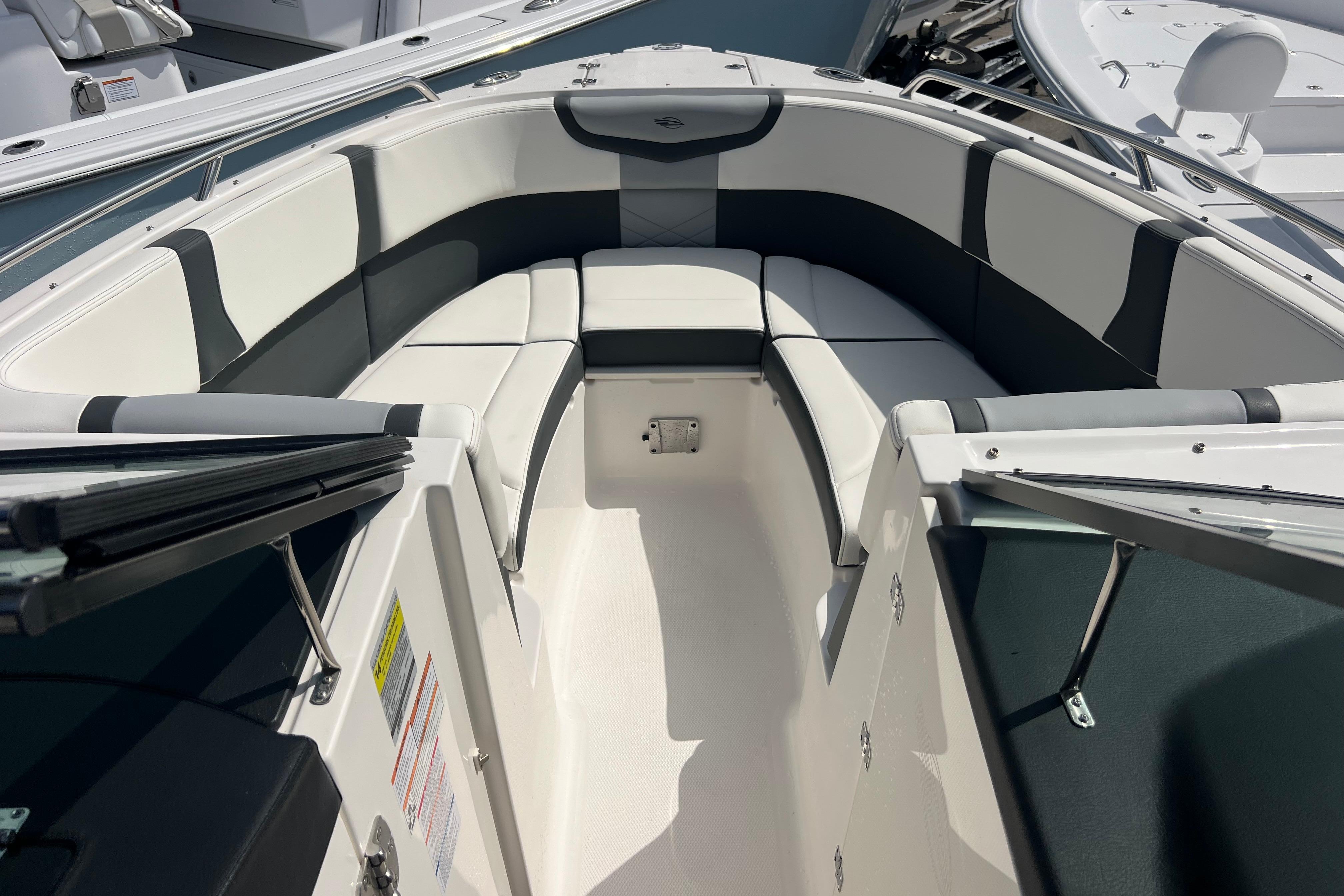 2025 Chaparral 270 OSX-18