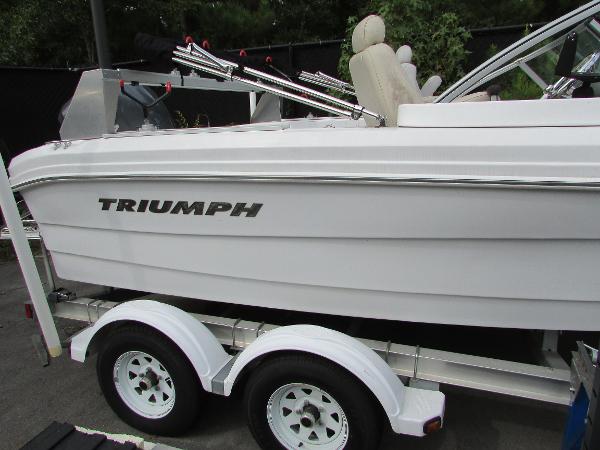 2008 Triumph boat for sale, model of the boat is 191 DC & Image # 2 of 4
