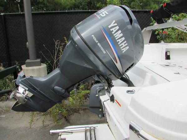 2008 Triumph boat for sale, model of the boat is 191 DC & Image # 3 of 4