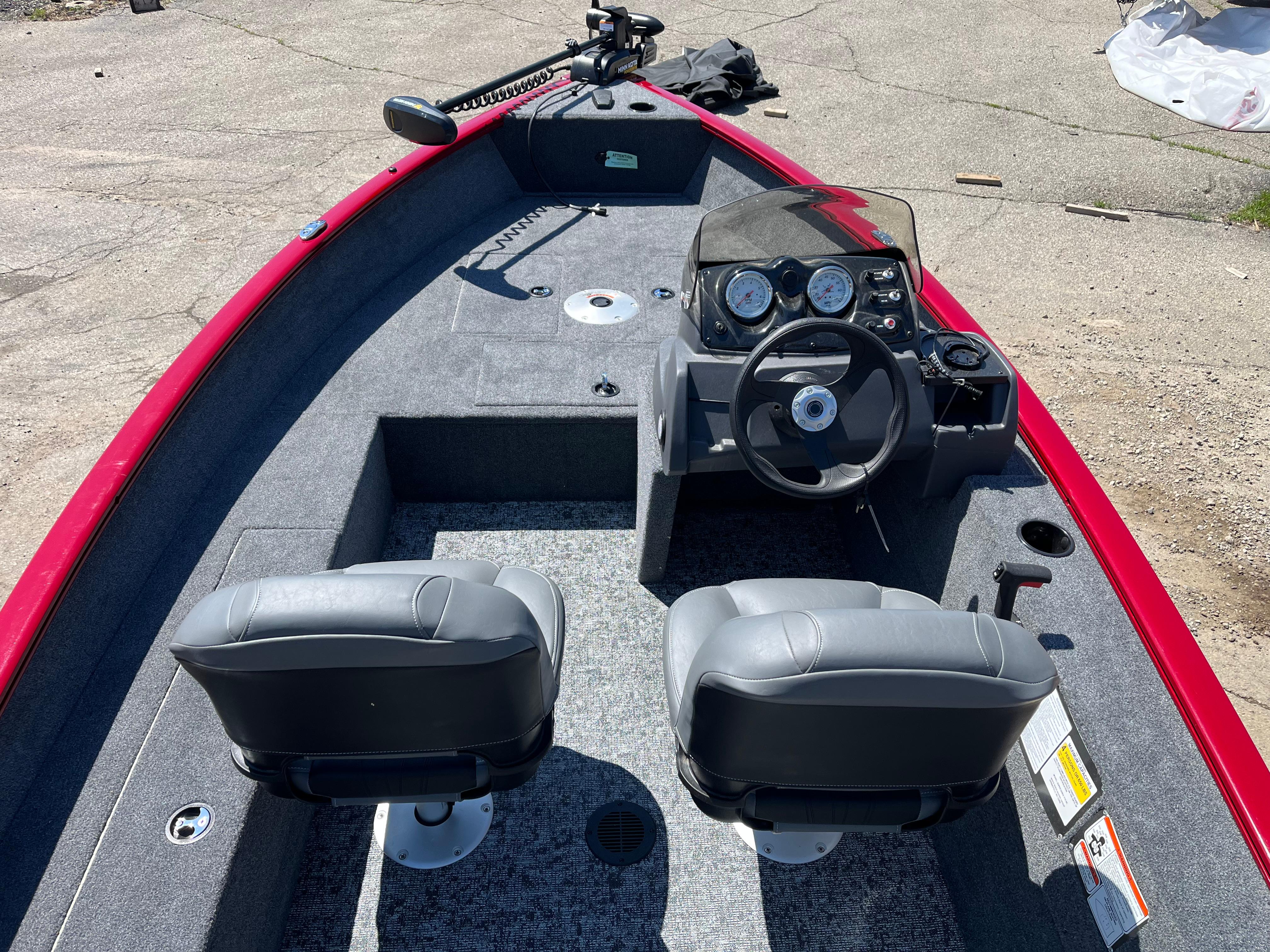 2025 Tracker Super Guide V-16 SC Gallery