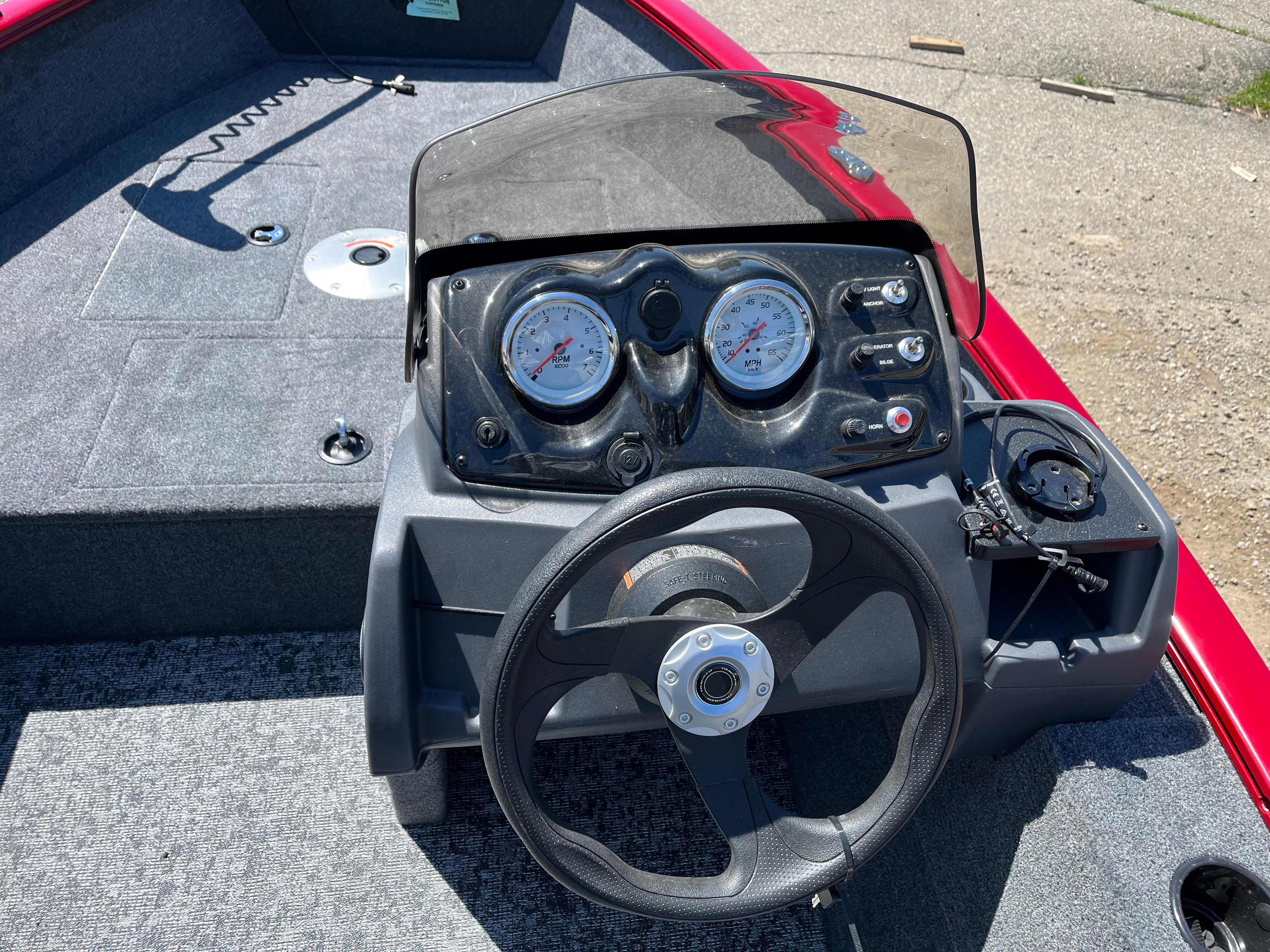 2025 Tracker Super Guide V-16 SC Gallery
