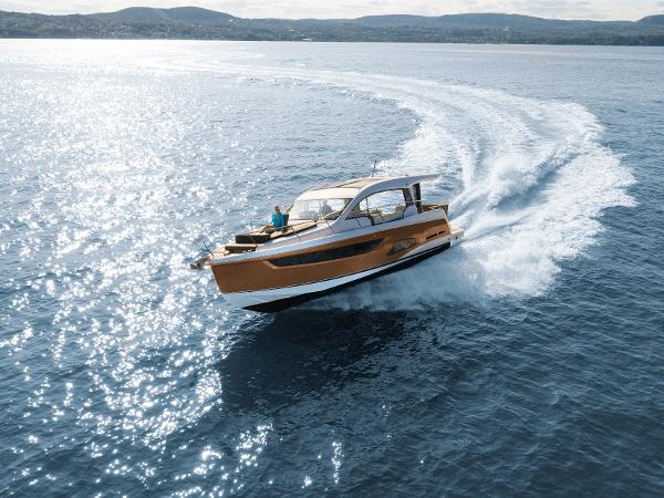 2022 Sealine C390