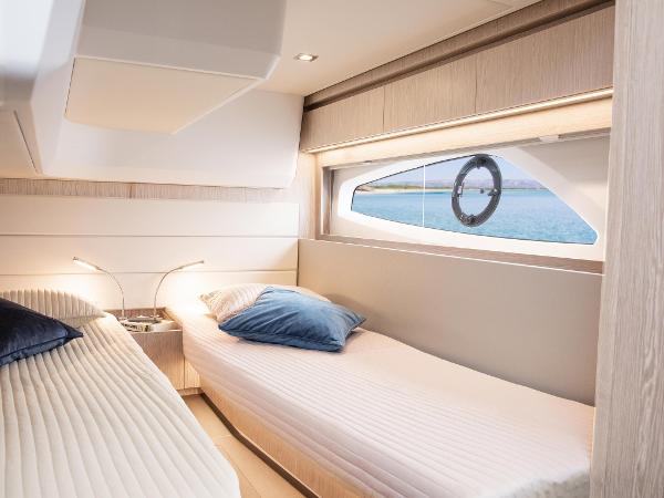 2022 Sealine C390