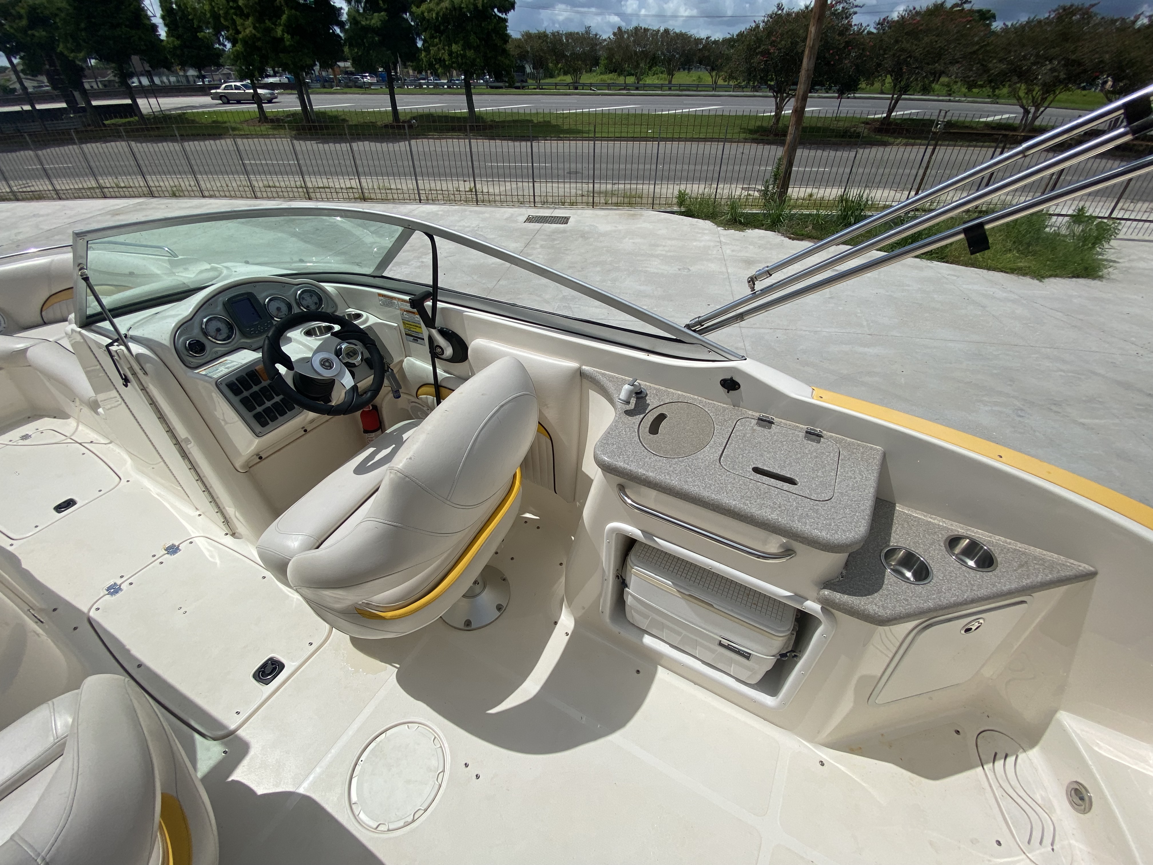 2008 Hurricane boat for sale, model of the boat is Sun Deck 2600 & Image # 10 of 15