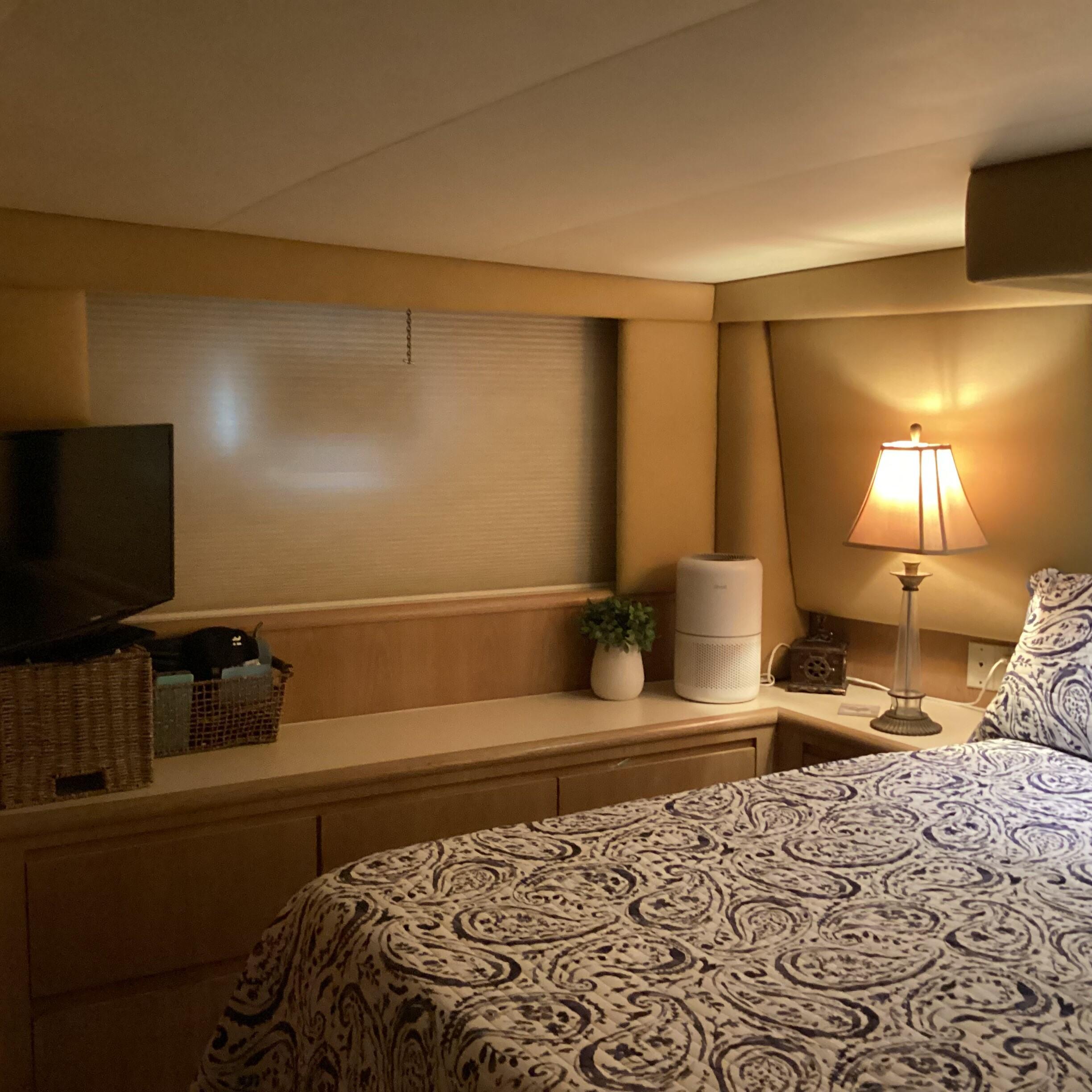 MASTER STATEROOM TO STBD.