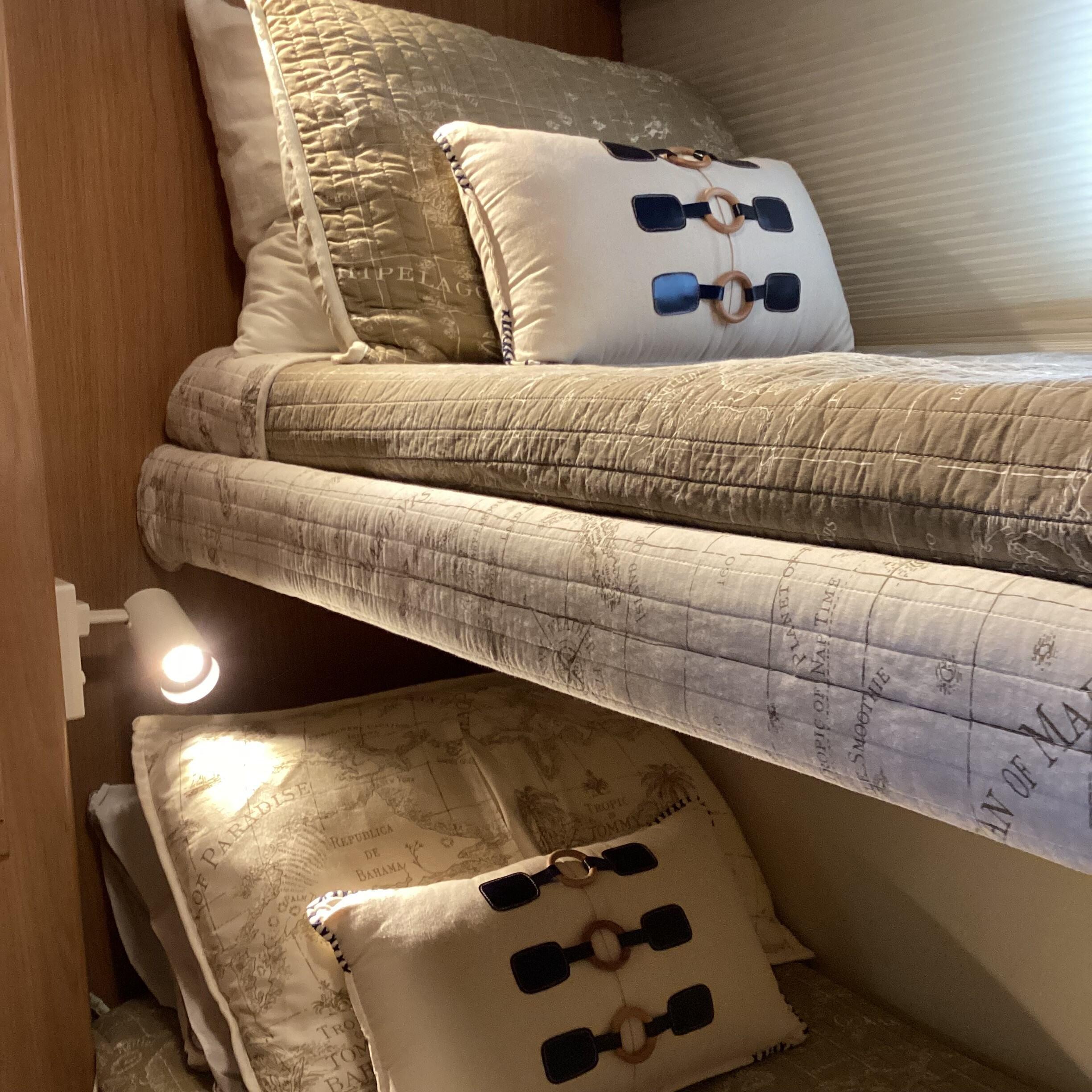 THIRD/GUEST STATEROOM OVER/UNDER BUNKS