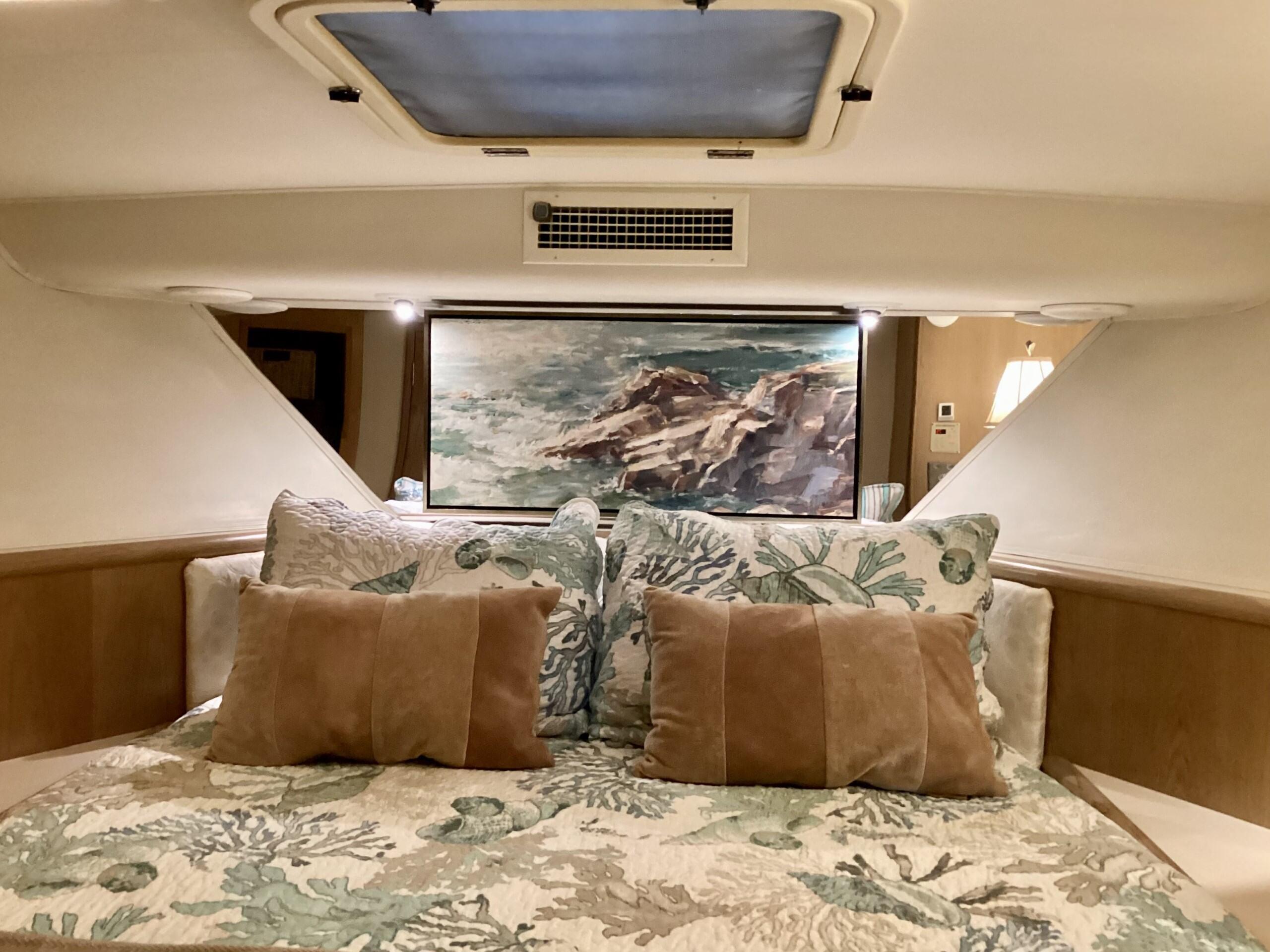 VIP GUEST STATEROOM QUEEN ISLAND BERTH